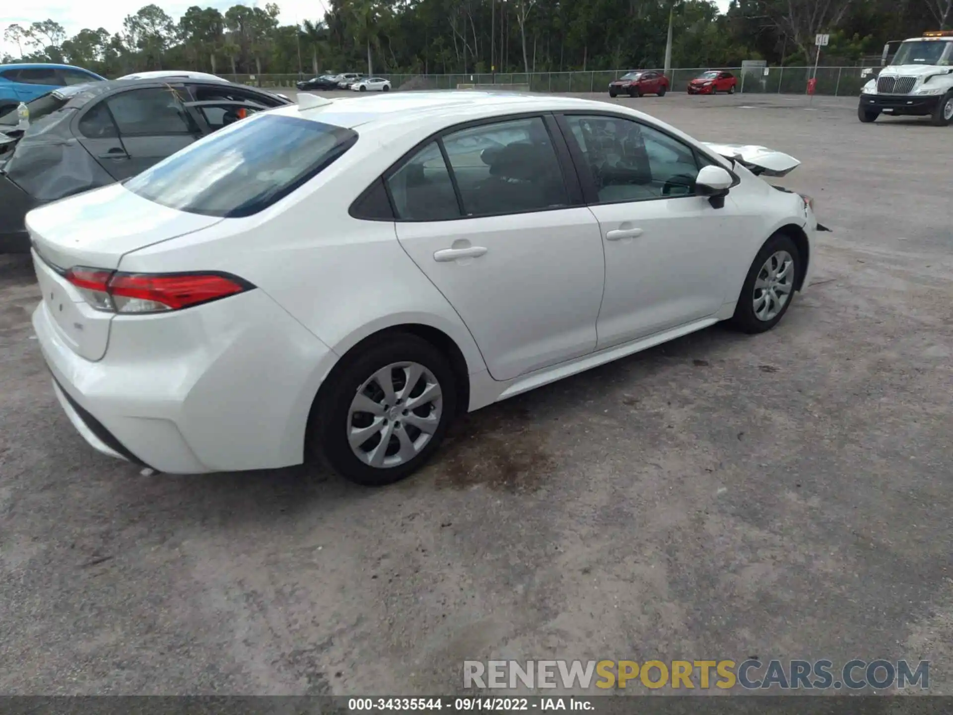 4 Photograph of a damaged car 5YFEPRAE8LP040966 TOYOTA COROLLA 2020