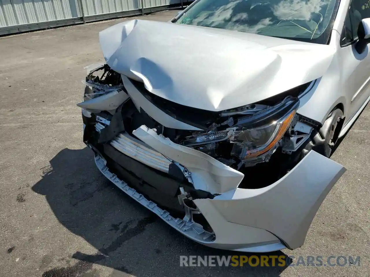 9 Photograph of a damaged car 5YFEPRAE8LP041616 TOYOTA COROLLA 2020