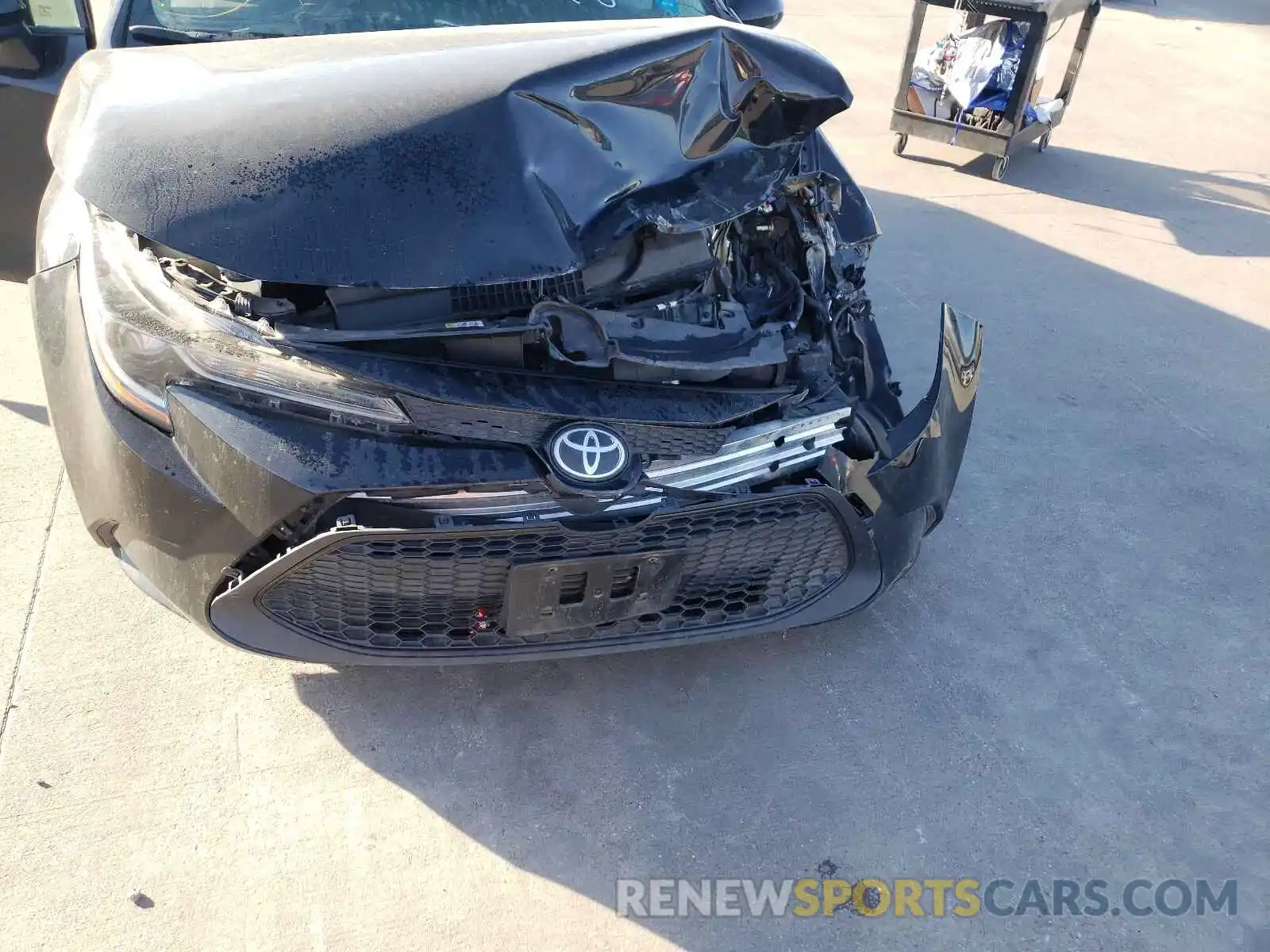 9 Photograph of a damaged car 5YFEPRAE8LP044595 TOYOTA COROLLA 2020