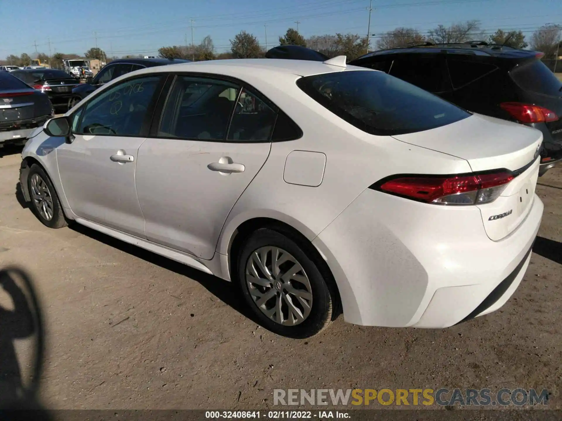 3 Photograph of a damaged car 5YFEPRAE8LP050106 TOYOTA COROLLA 2020