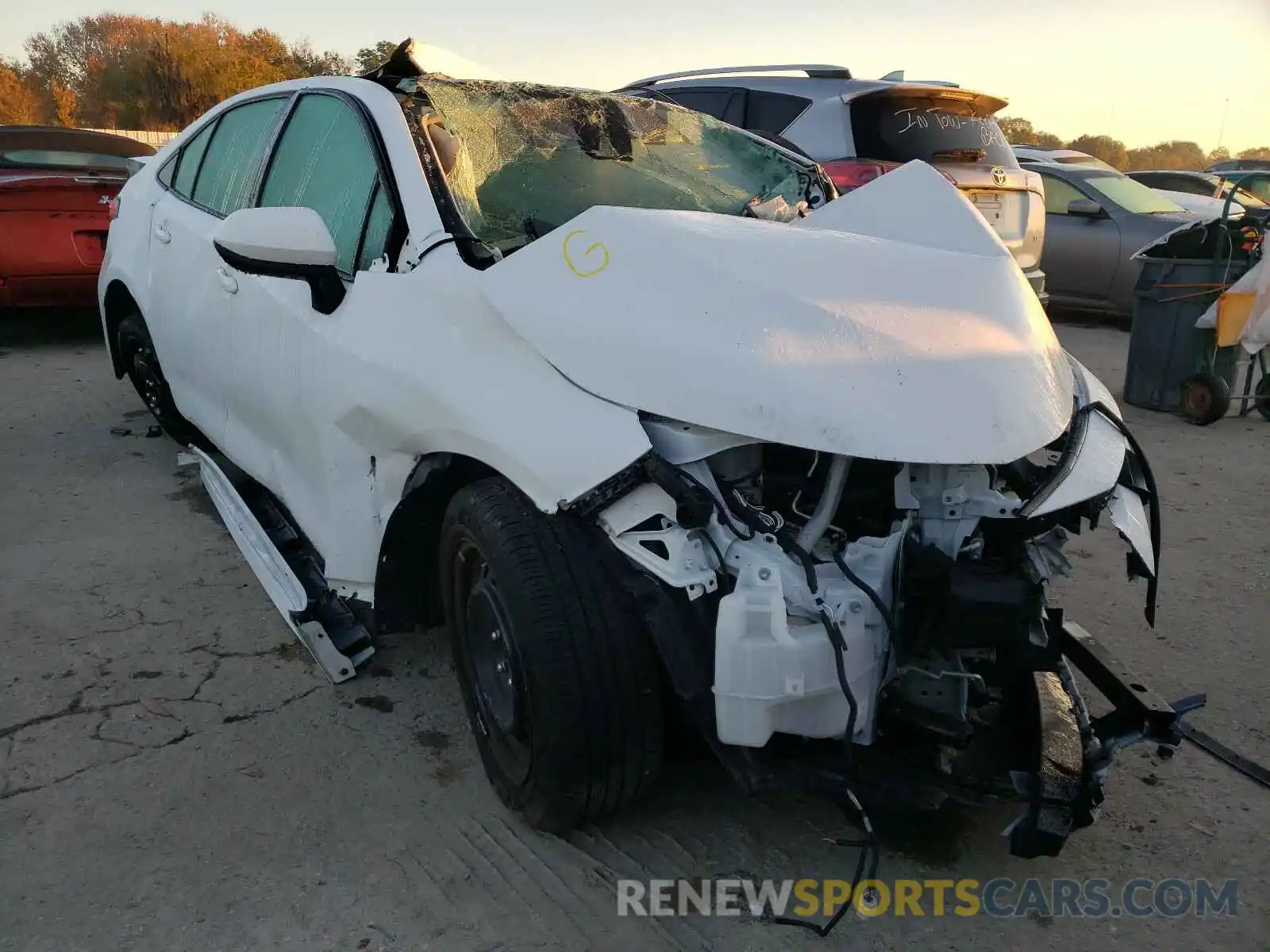 1 Photograph of a damaged car 5YFEPRAE8LP050123 TOYOTA COROLLA 2020