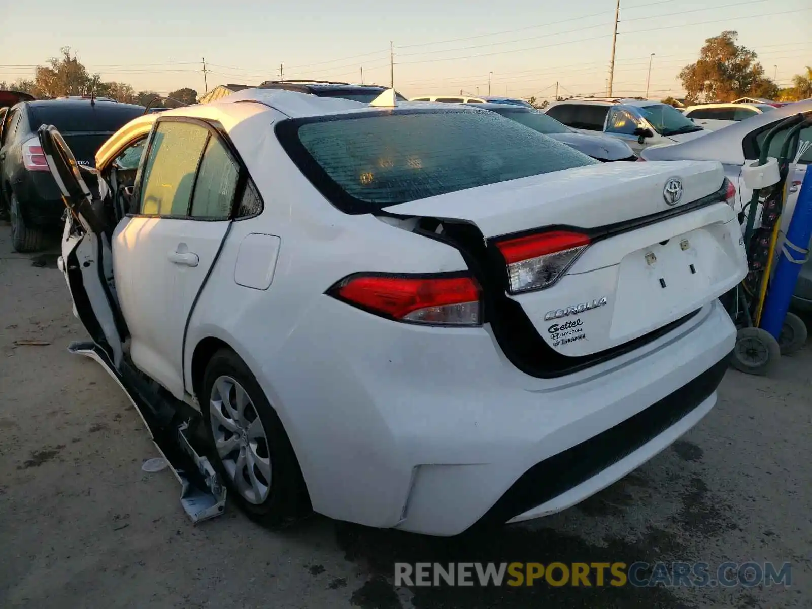 3 Photograph of a damaged car 5YFEPRAE8LP050123 TOYOTA COROLLA 2020