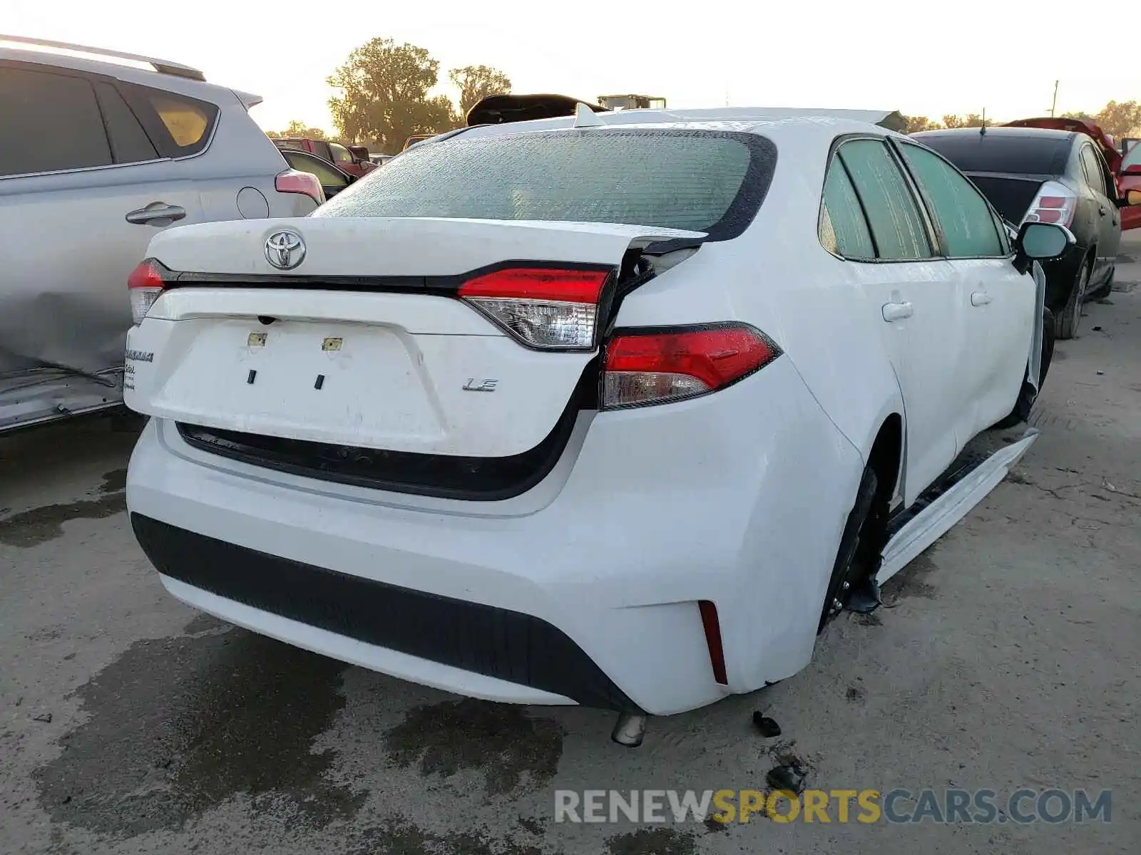 4 Photograph of a damaged car 5YFEPRAE8LP050123 TOYOTA COROLLA 2020