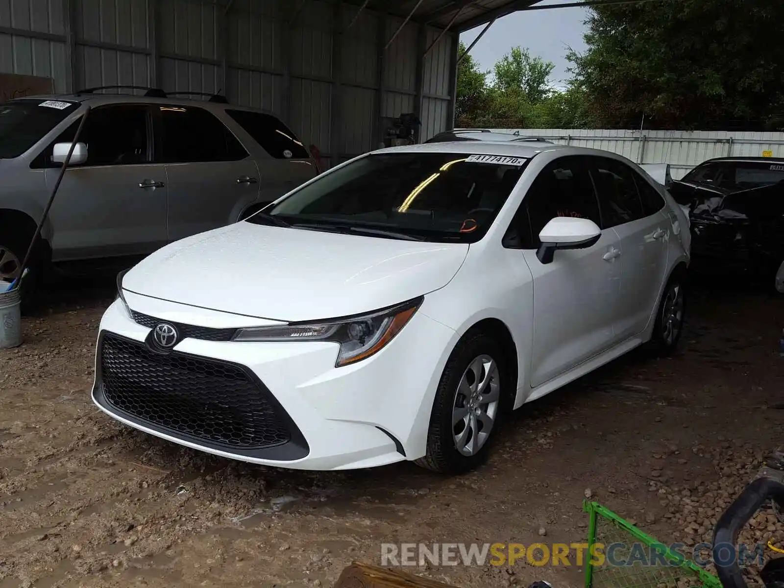 2 Photograph of a damaged car 5YFEPRAE8LP052728 TOYOTA COROLLA 2020