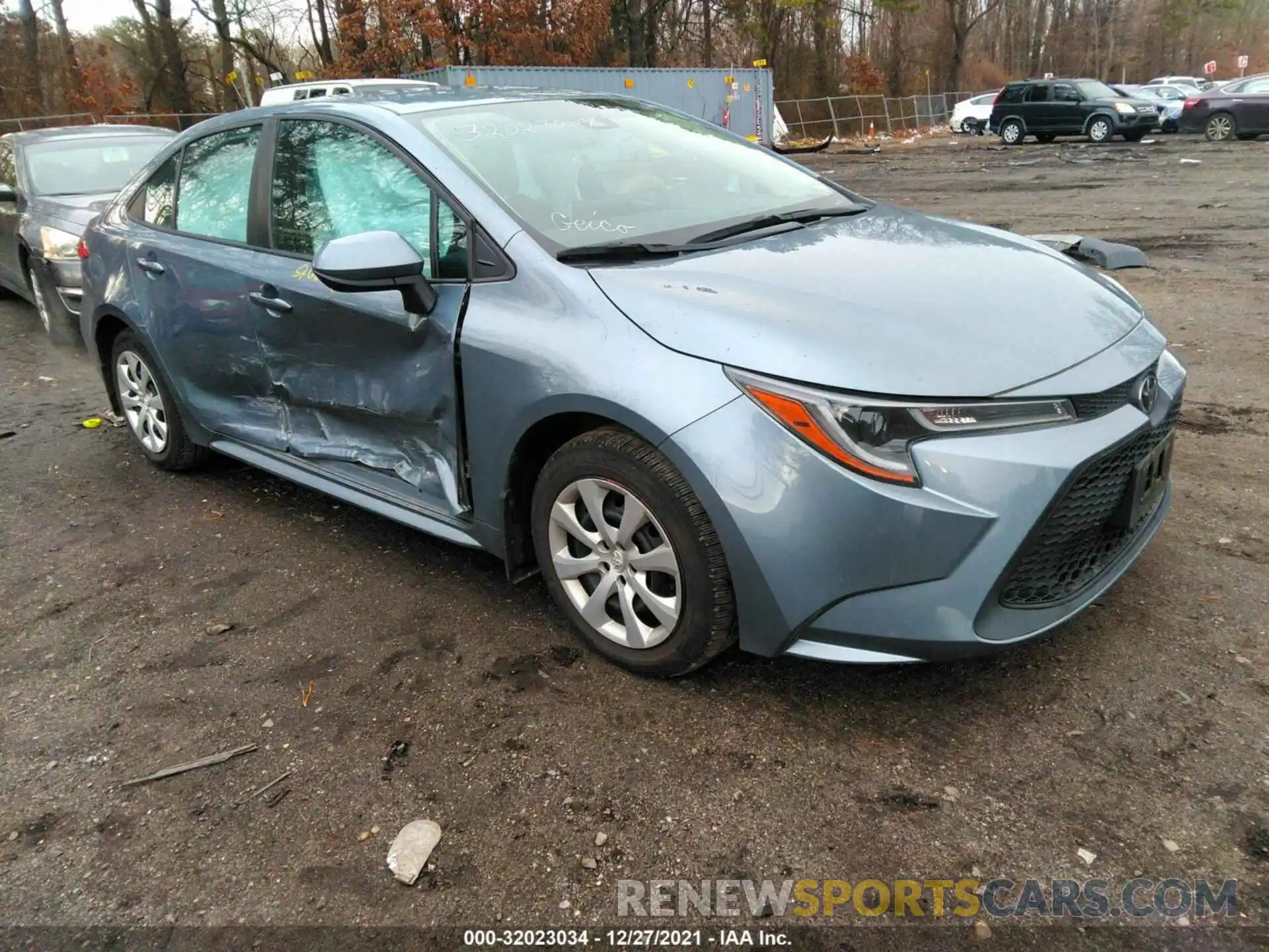 1 Photograph of a damaged car 5YFEPRAE8LP054236 TOYOTA COROLLA 2020