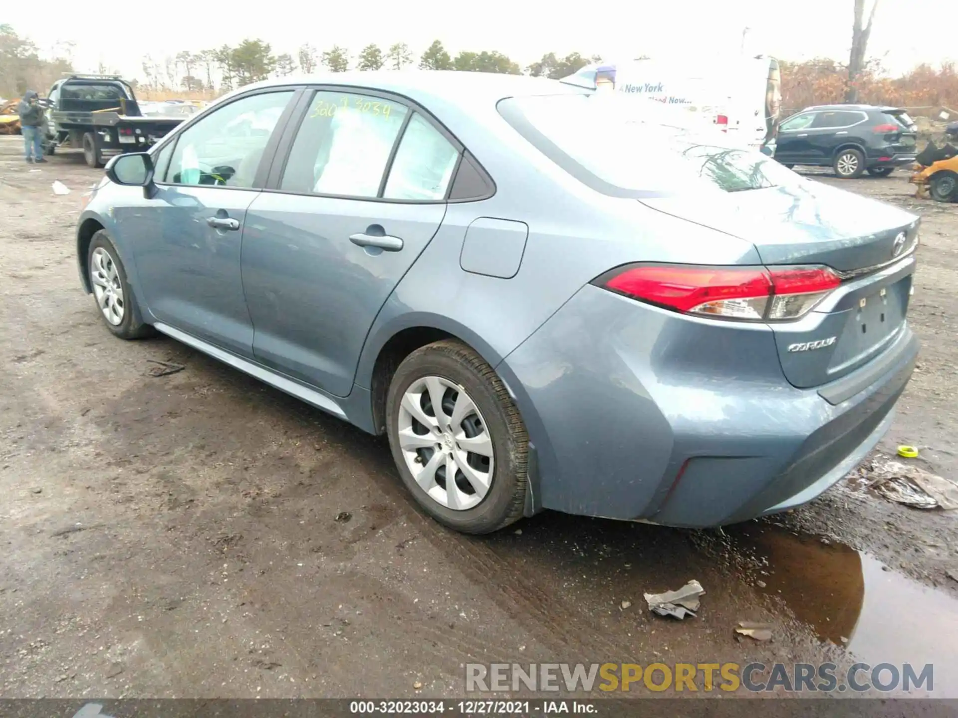 3 Photograph of a damaged car 5YFEPRAE8LP054236 TOYOTA COROLLA 2020