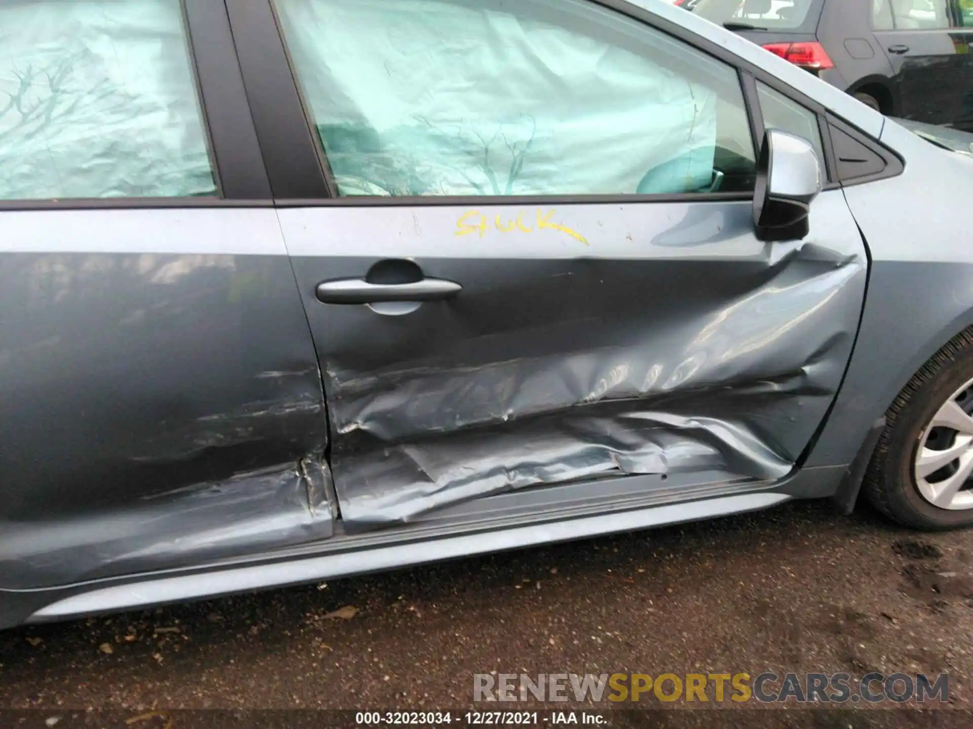 6 Photograph of a damaged car 5YFEPRAE8LP054236 TOYOTA COROLLA 2020