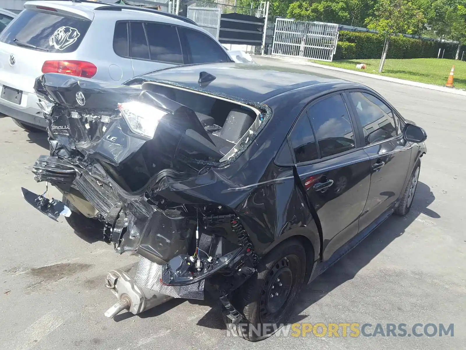 4 Photograph of a damaged car 5YFEPRAE8LP055452 TOYOTA COROLLA 2020