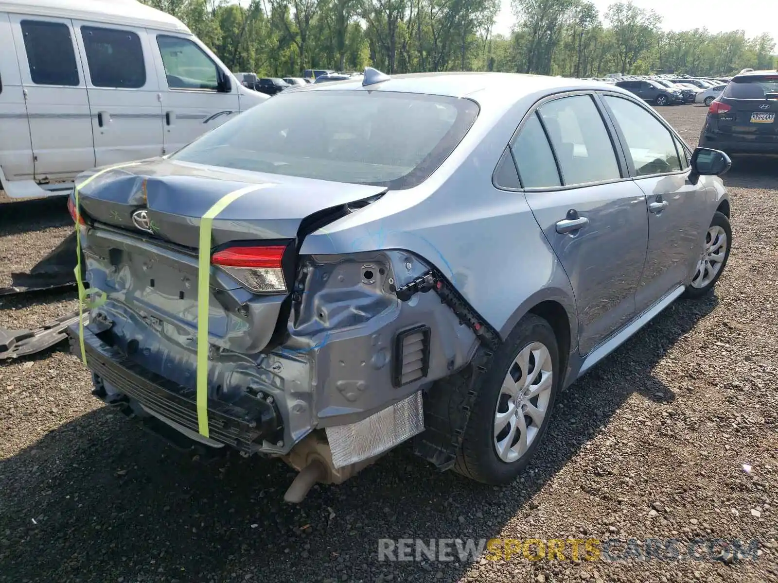 4 Photograph of a damaged car 5YFEPRAE8LP055595 TOYOTA COROLLA 2020