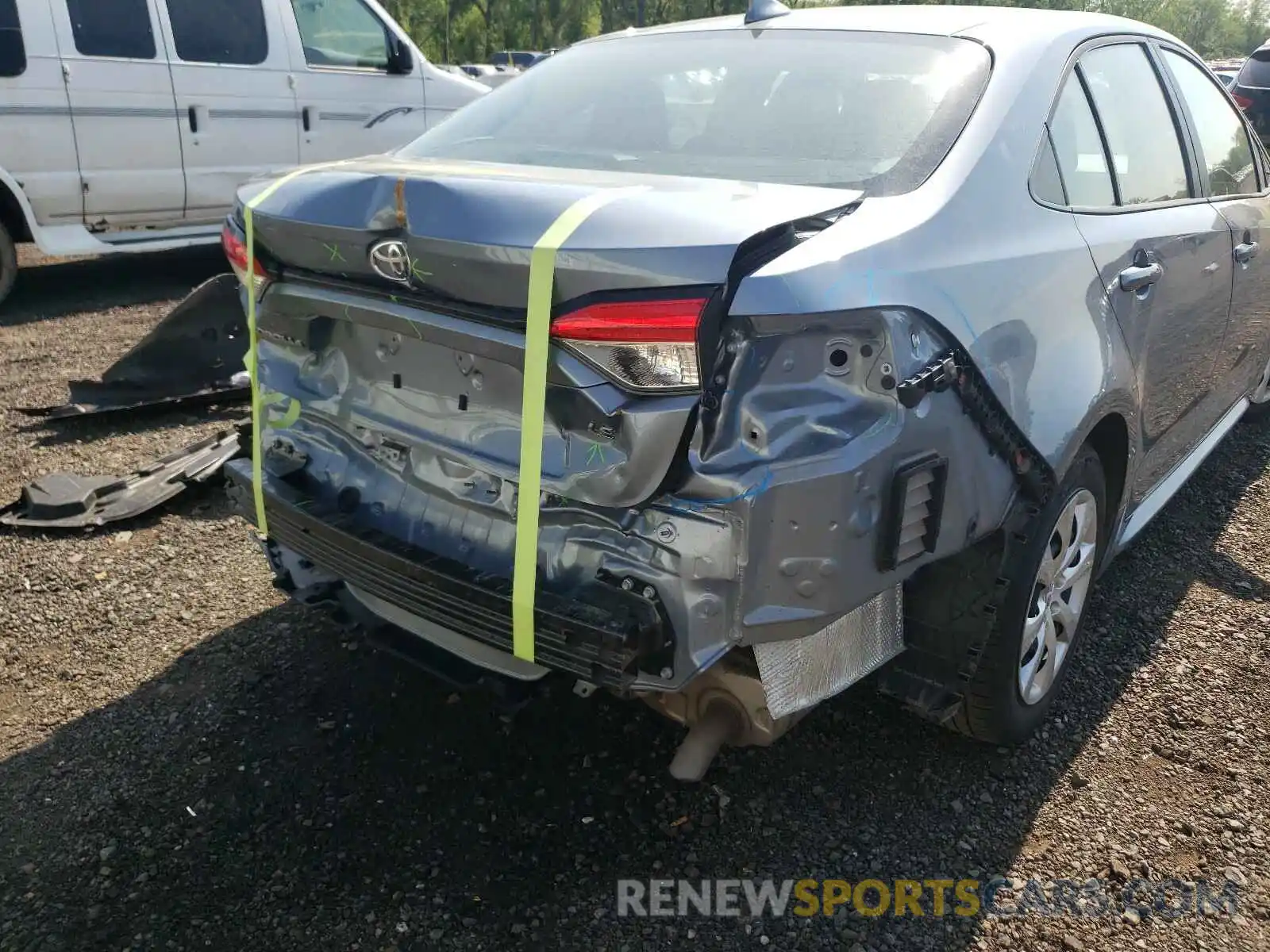 9 Photograph of a damaged car 5YFEPRAE8LP055595 TOYOTA COROLLA 2020