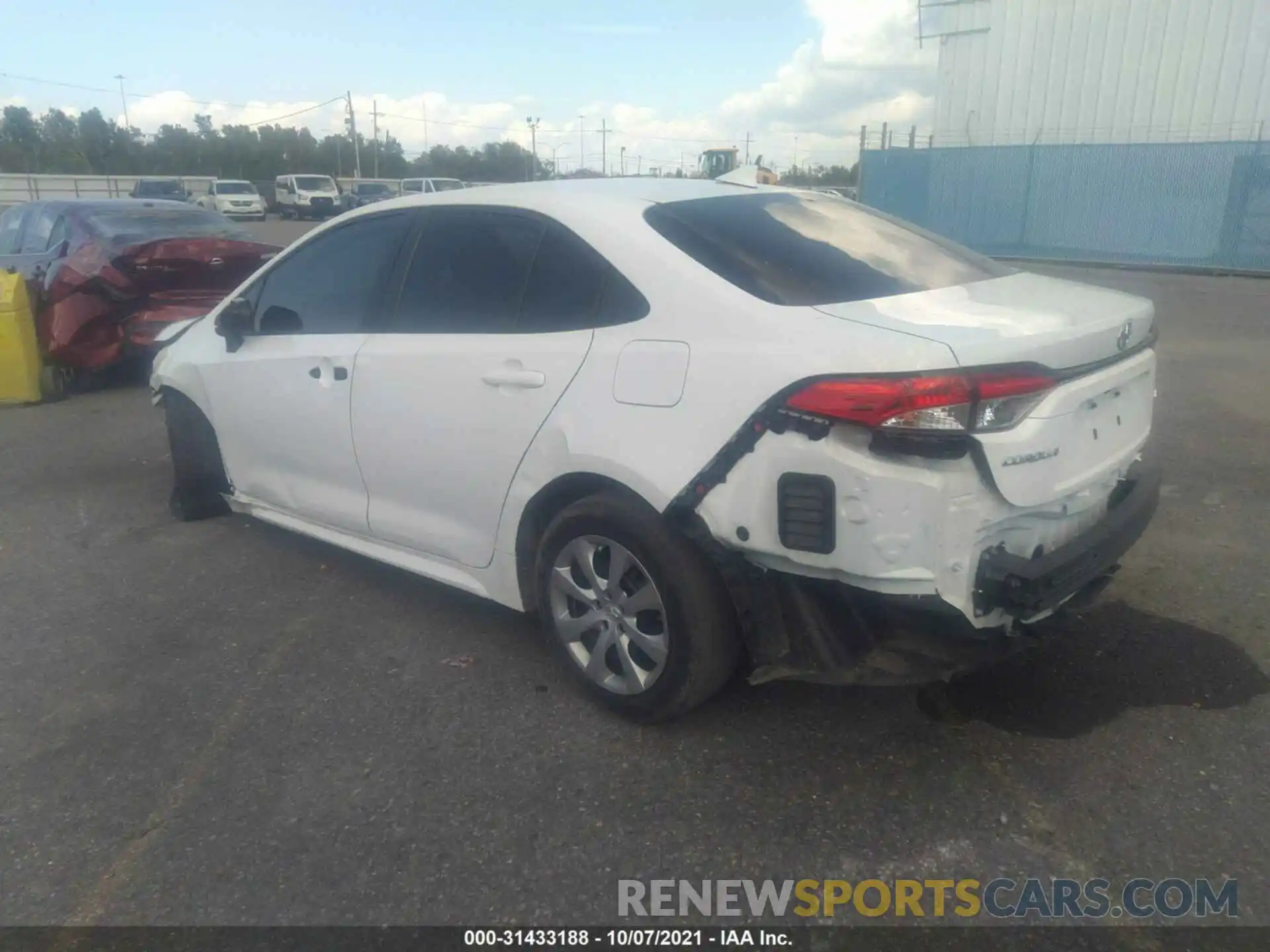 3 Photograph of a damaged car 5YFEPRAE8LP063566 TOYOTA COROLLA 2020