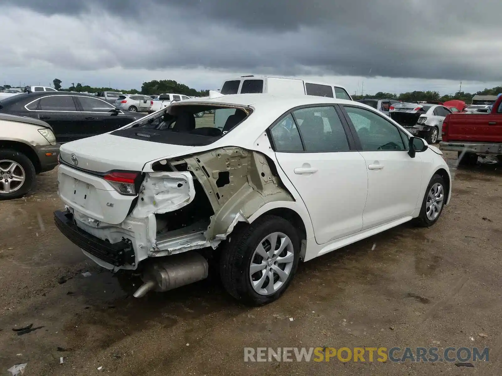 4 Photograph of a damaged car 5YFEPRAE8LP063647 TOYOTA COROLLA 2020