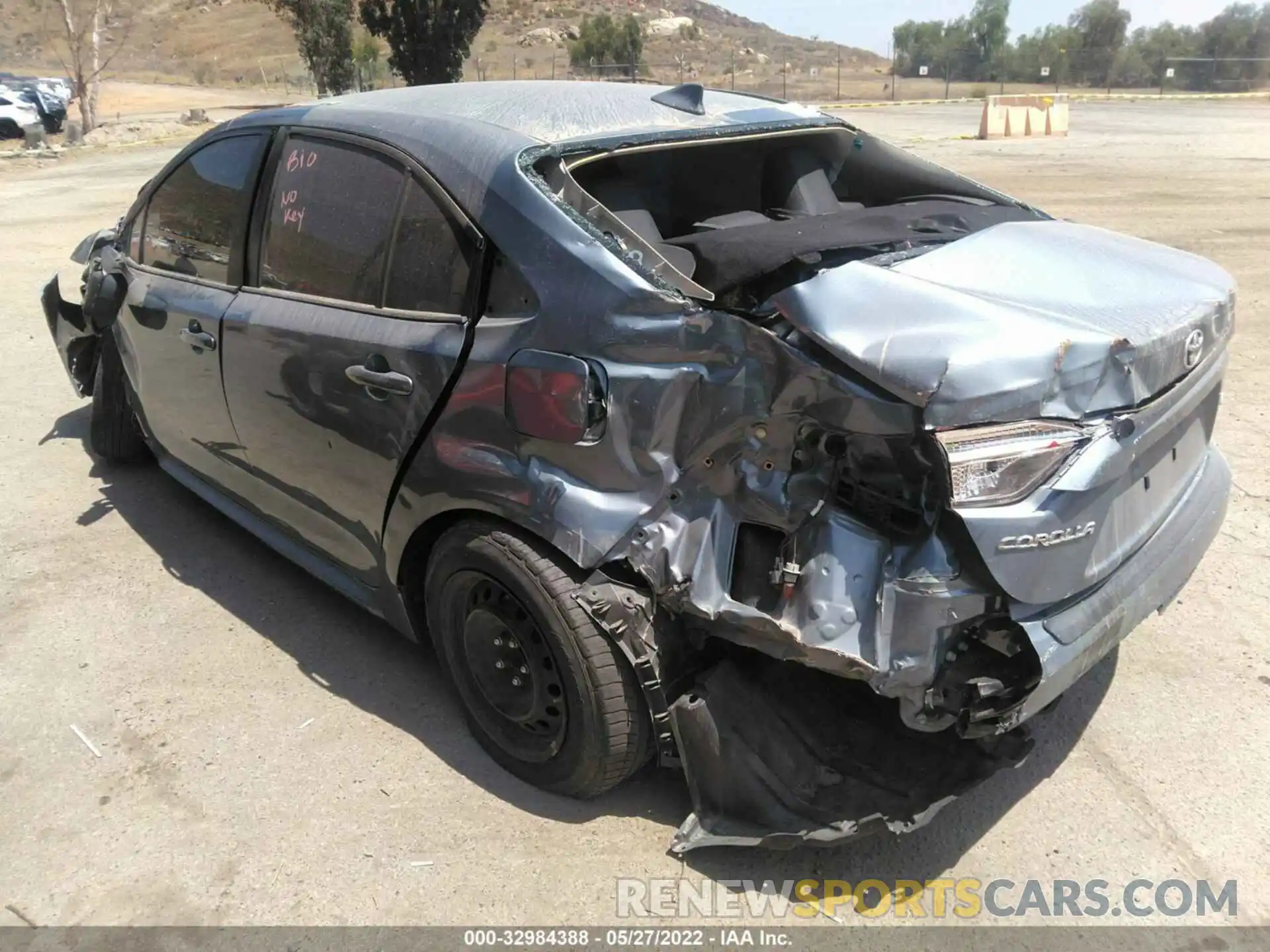 3 Photograph of a damaged car 5YFEPRAE8LP070808 TOYOTA COROLLA 2020