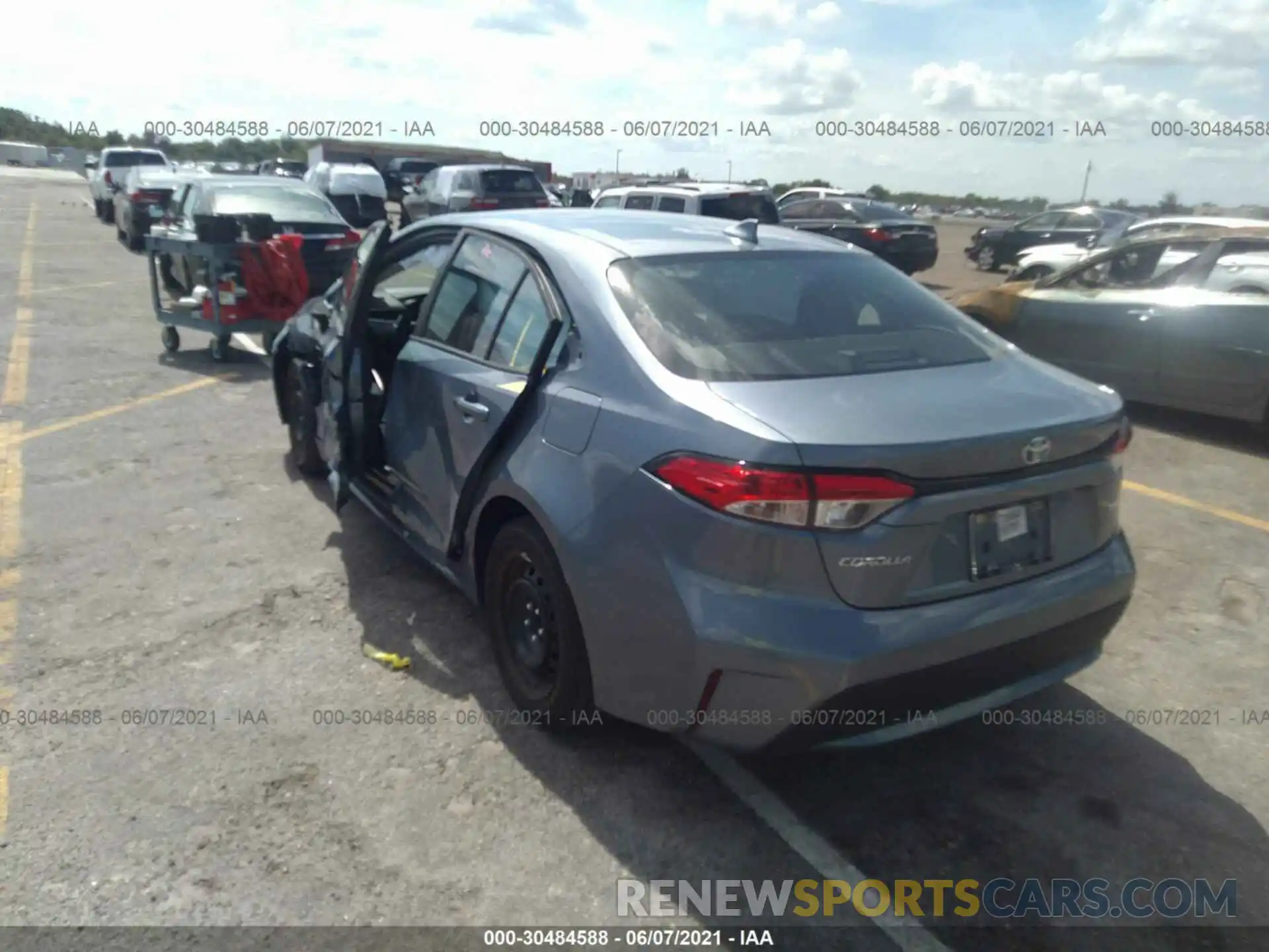 3 Photograph of a damaged car 5YFEPRAE8LP071683 TOYOTA COROLLA 2020