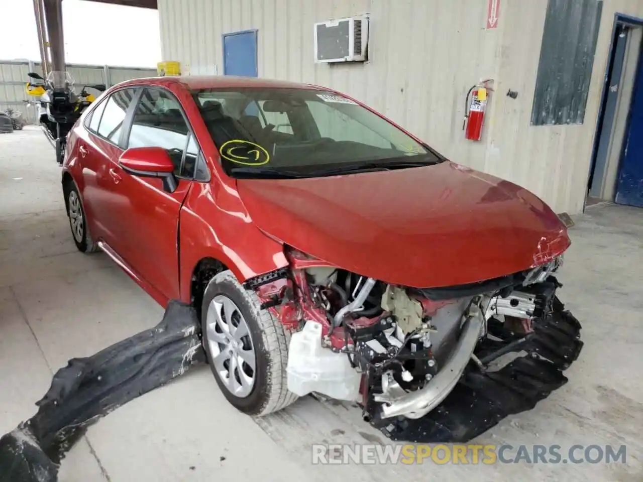 1 Photograph of a damaged car 5YFEPRAE8LP072414 TOYOTA COROLLA 2020