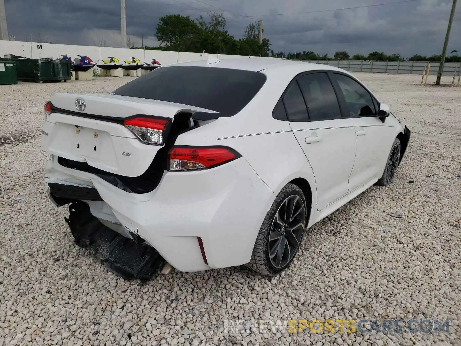 4 Photograph of a damaged car 5YFEPRAE8LP073966 TOYOTA COROLLA 2020