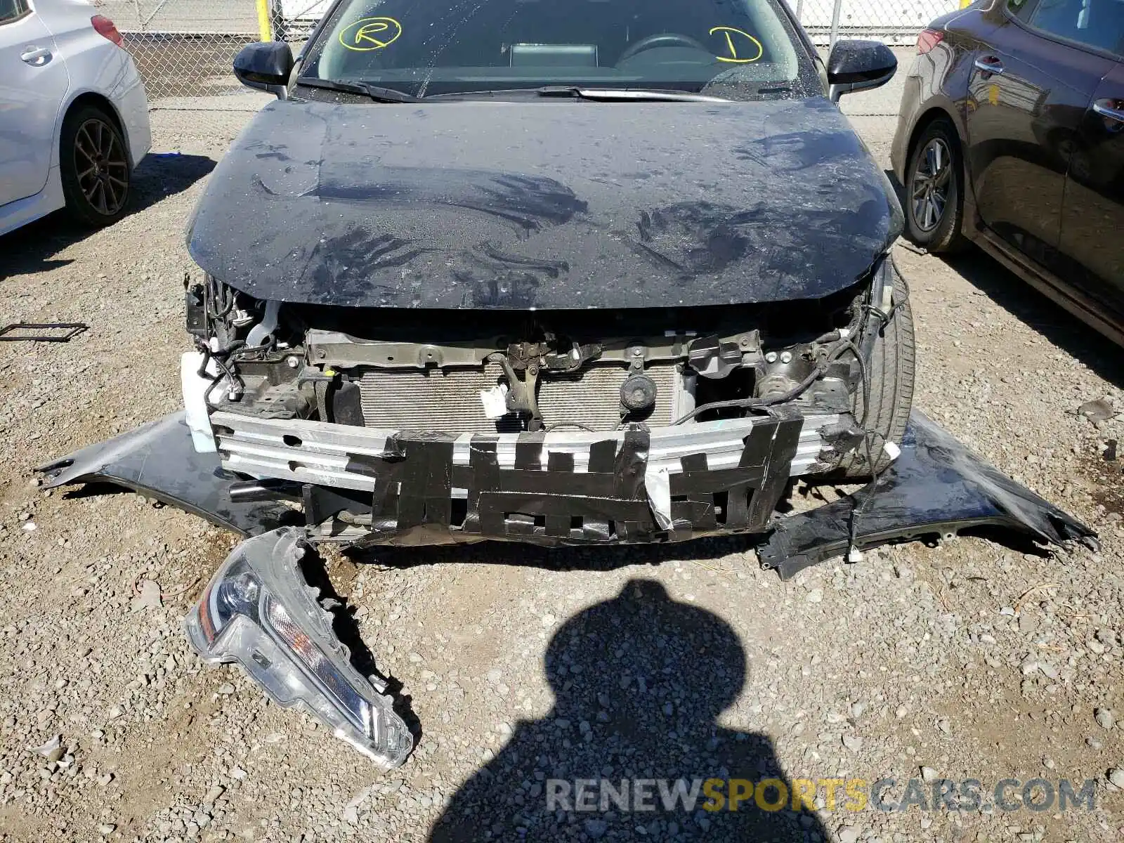 9 Photograph of a damaged car 5YFEPRAE8LP074924 TOYOTA COROLLA 2020