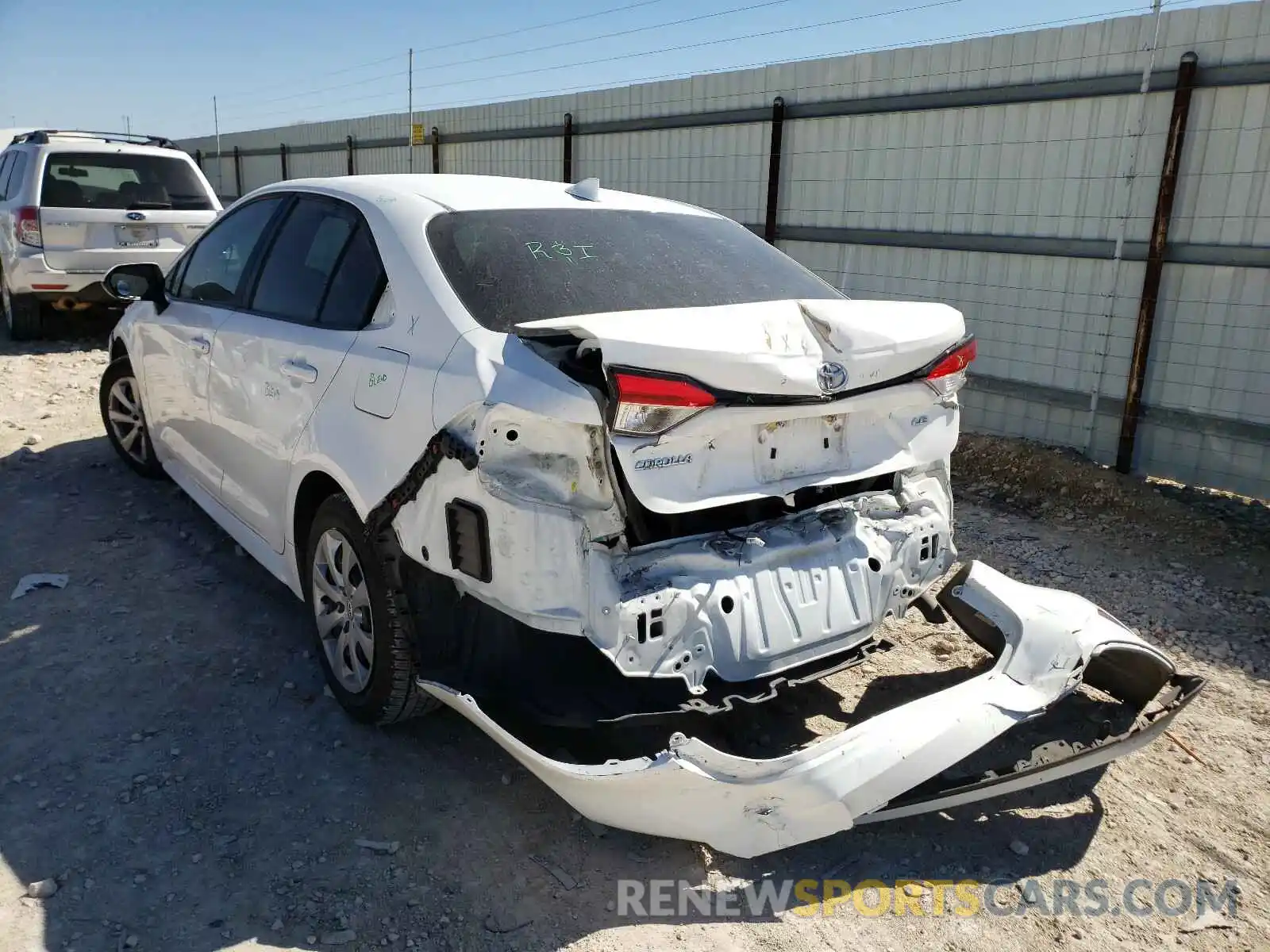 3 Photograph of a damaged car 5YFEPRAE8LP075037 TOYOTA COROLLA 2020