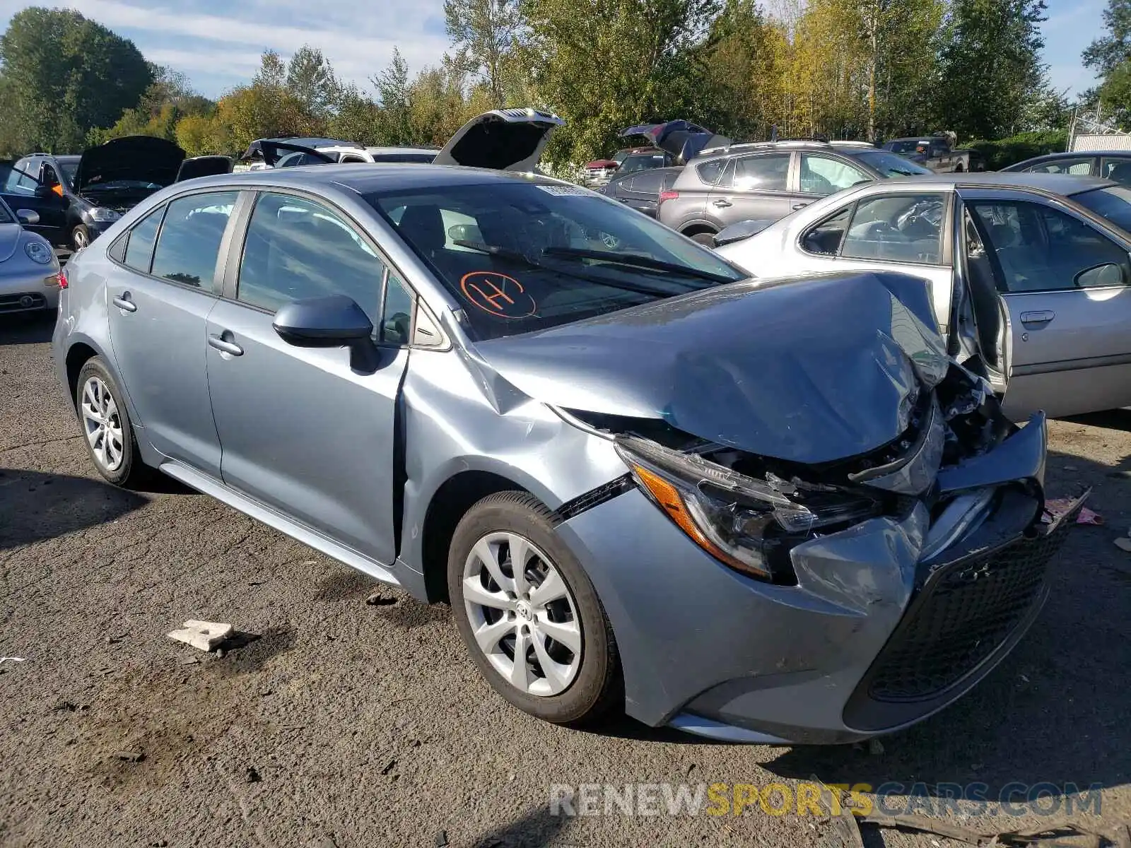 1 Photograph of a damaged car 5YFEPRAE8LP075121 TOYOTA COROLLA 2020