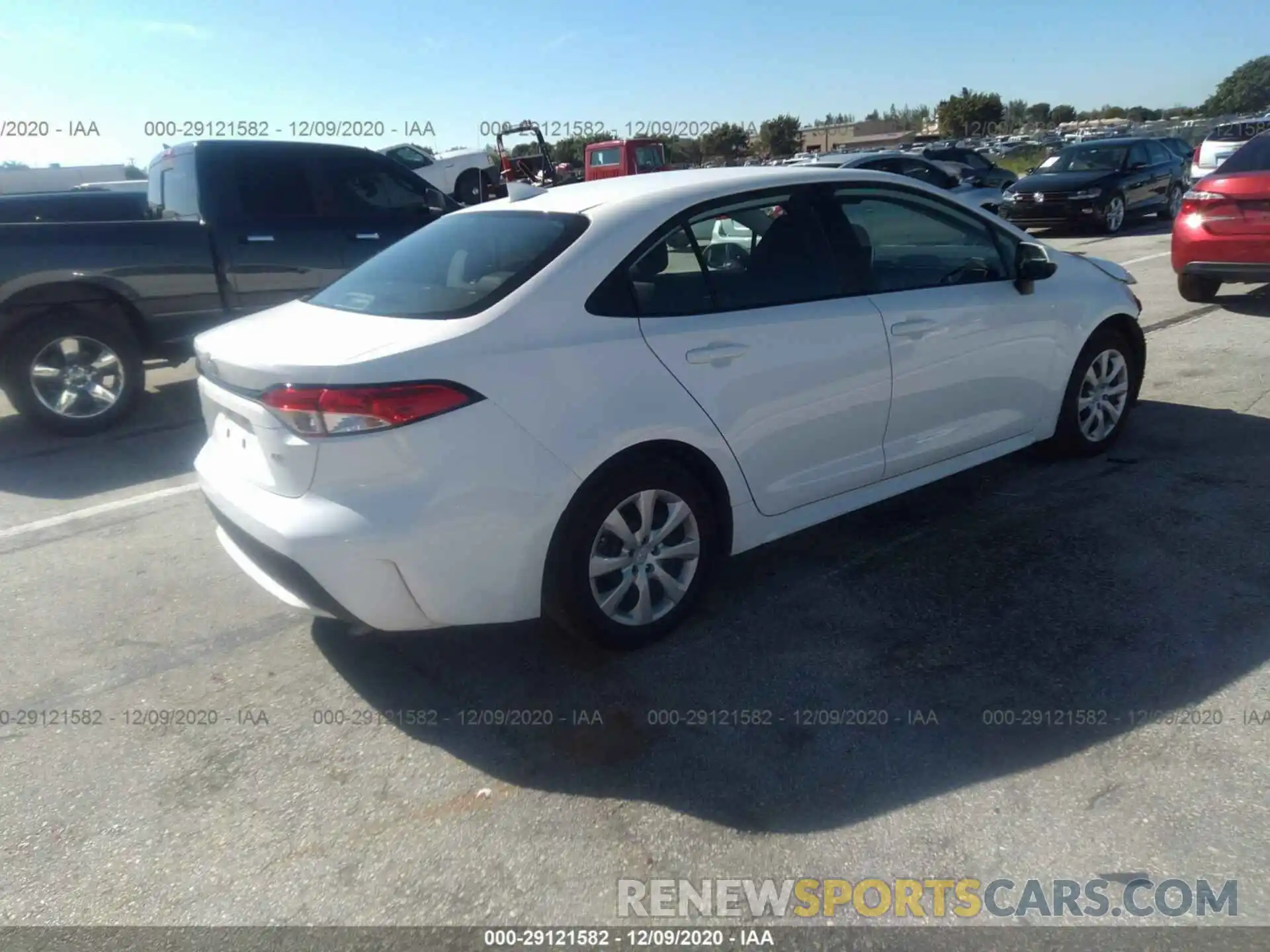 4 Photograph of a damaged car 5YFEPRAE8LP075846 TOYOTA COROLLA 2020