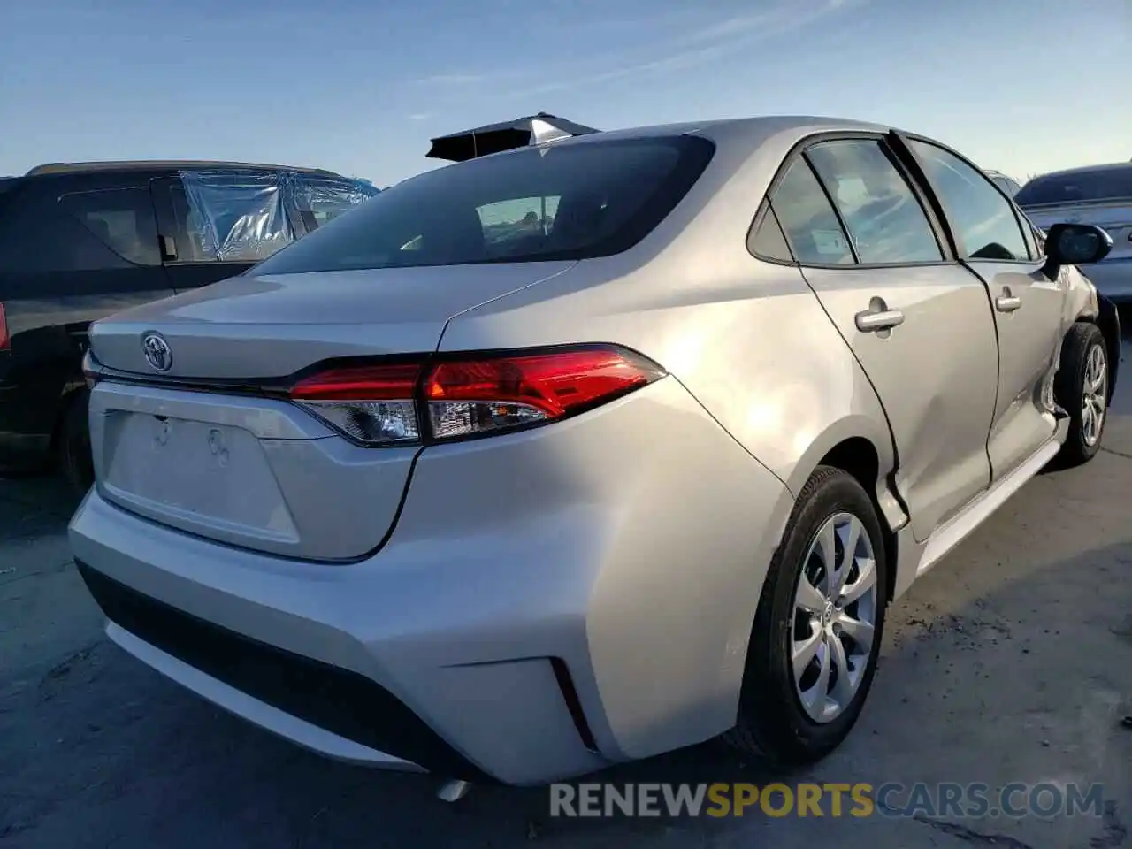 4 Photograph of a damaged car 5YFEPRAE8LP077581 TOYOTA COROLLA 2020