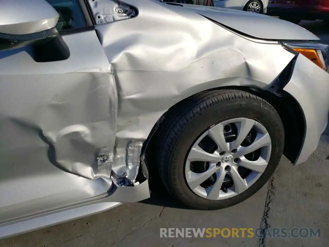 9 Photograph of a damaged car 5YFEPRAE8LP077581 TOYOTA COROLLA 2020