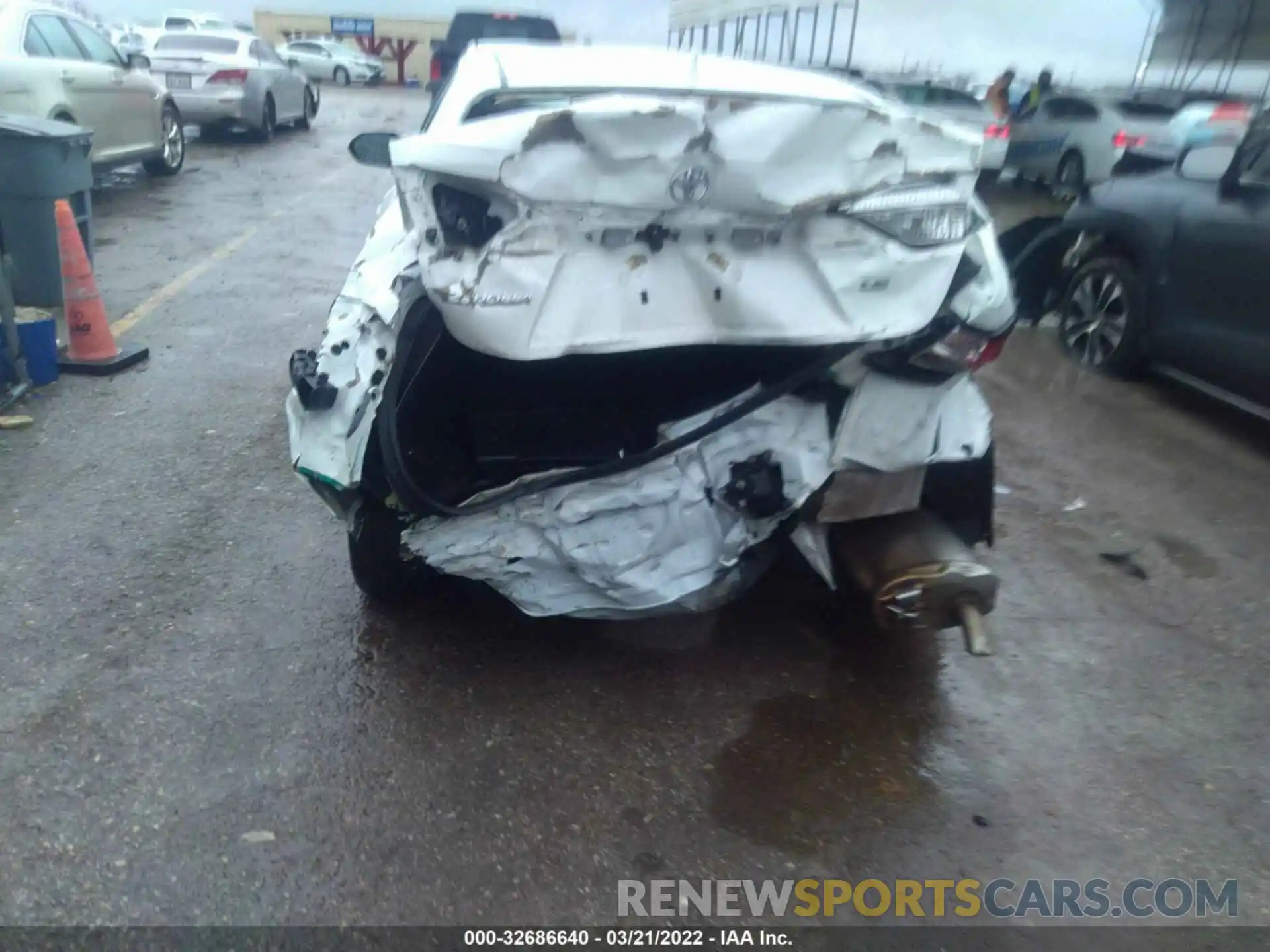 6 Photograph of a damaged car 5YFEPRAE8LP077676 TOYOTA COROLLA 2020