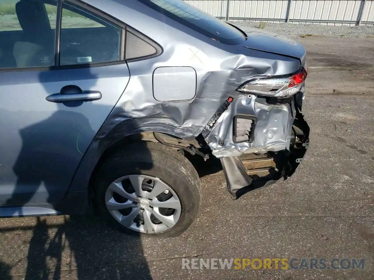 9 Photograph of a damaged car 5YFEPRAE8LP078780 TOYOTA COROLLA 2020