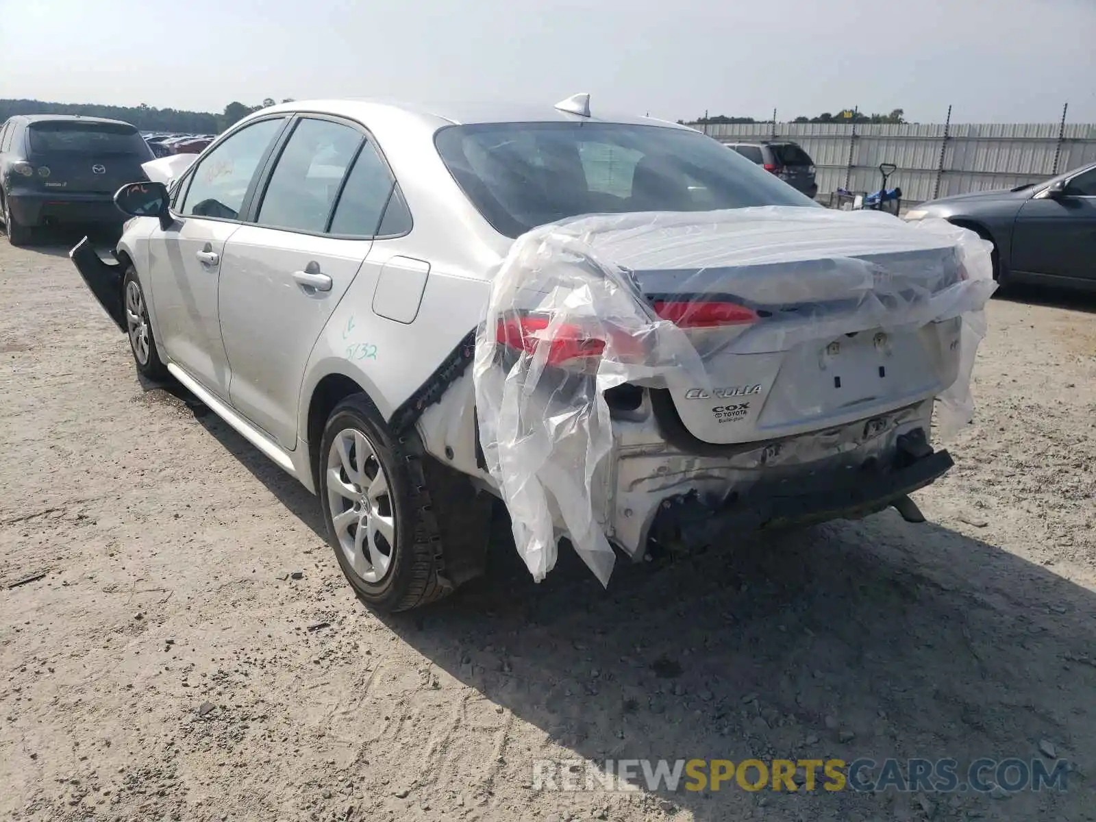 3 Photograph of a damaged car 5YFEPRAE8LP084420 TOYOTA COROLLA 2020