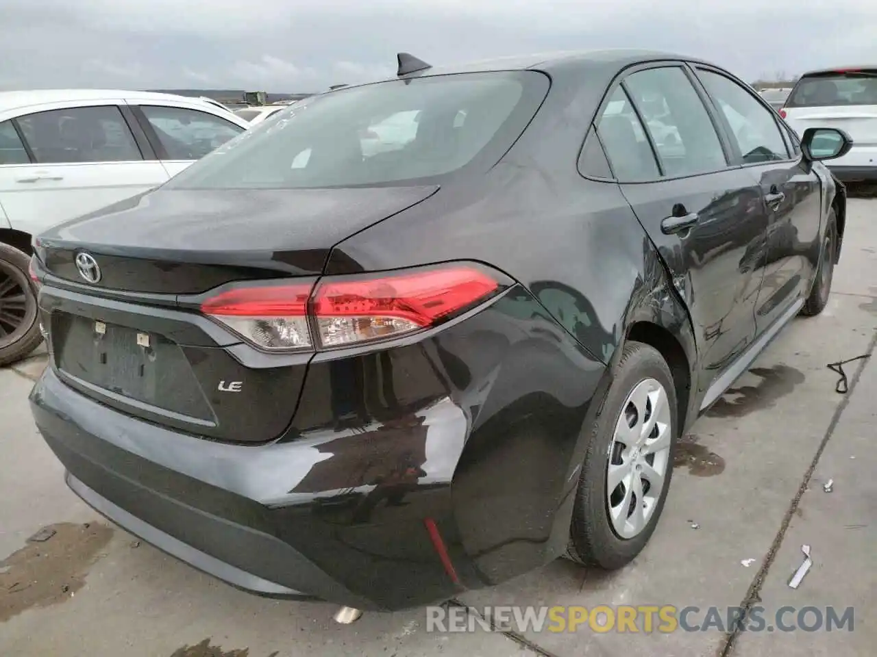 4 Photograph of a damaged car 5YFEPRAE8LP088399 TOYOTA COROLLA 2020