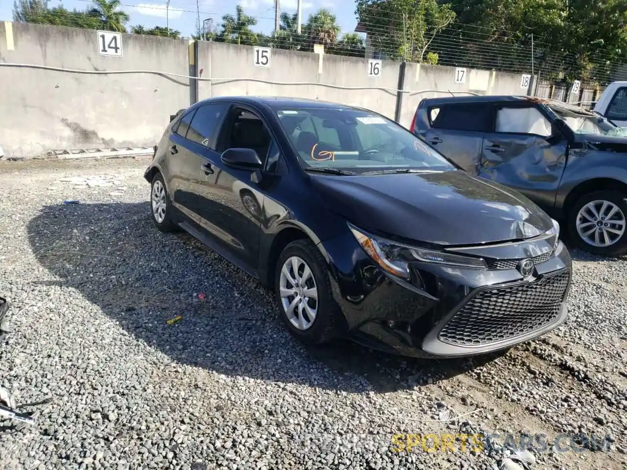 1 Photograph of a damaged car 5YFEPRAE8LP089245 TOYOTA COROLLA 2020