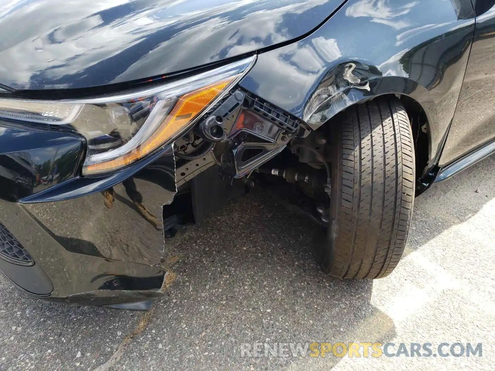 9 Photograph of a damaged car 5YFEPRAE8LP090962 TOYOTA COROLLA 2020