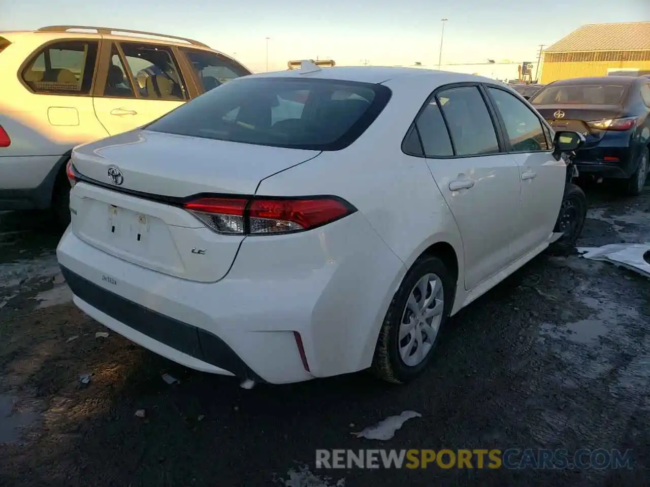 4 Photograph of a damaged car 5YFEPRAE8LP092047 TOYOTA COROLLA 2020