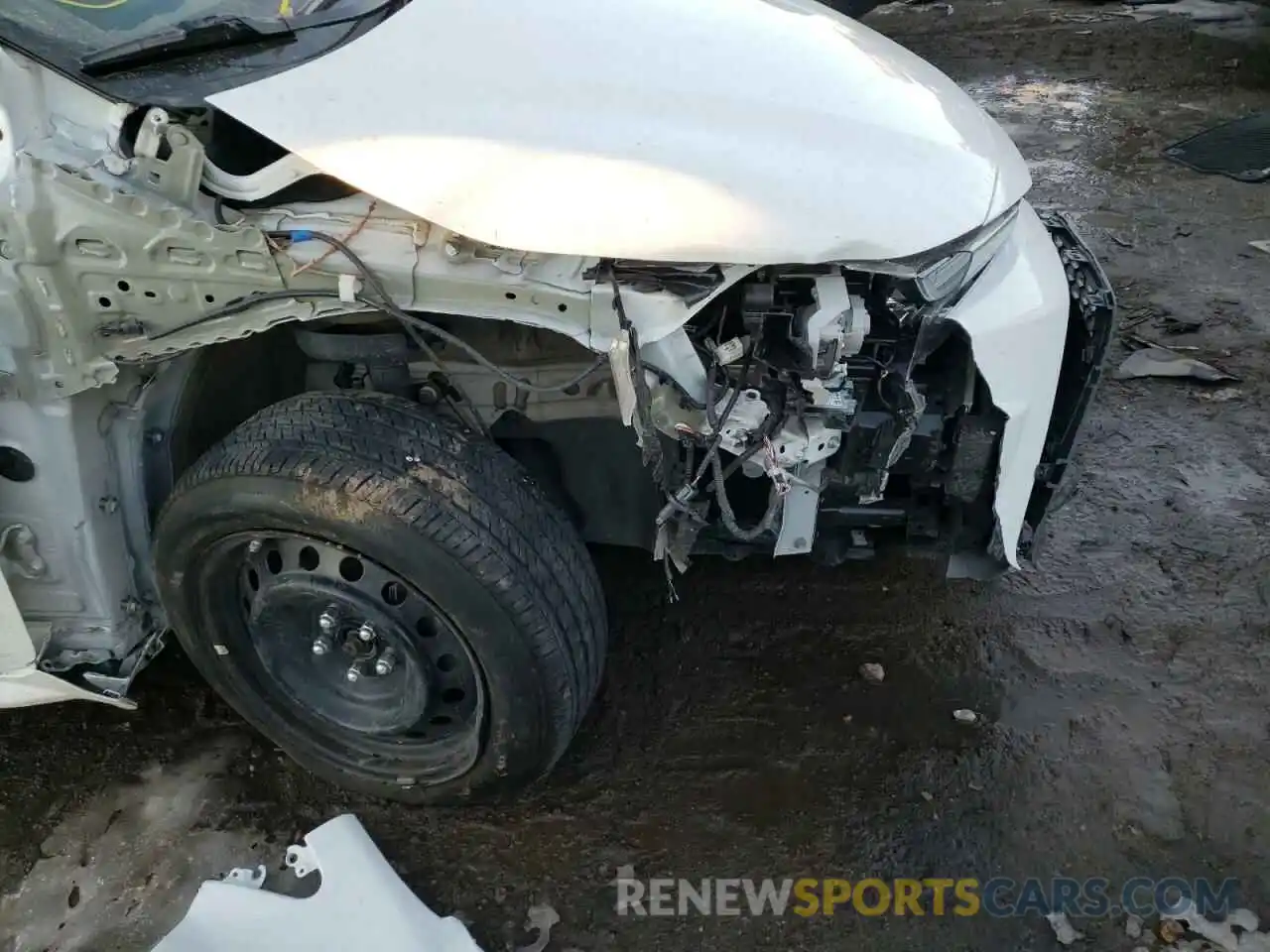 9 Photograph of a damaged car 5YFEPRAE8LP092047 TOYOTA COROLLA 2020