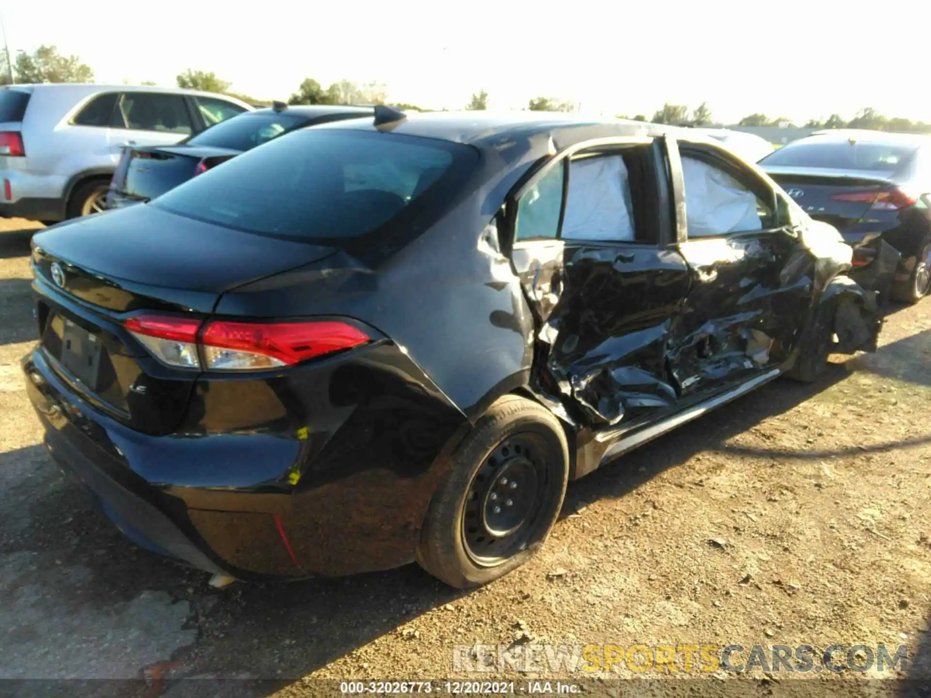 4 Photograph of a damaged car 5YFEPRAE8LP094087 TOYOTA COROLLA 2020