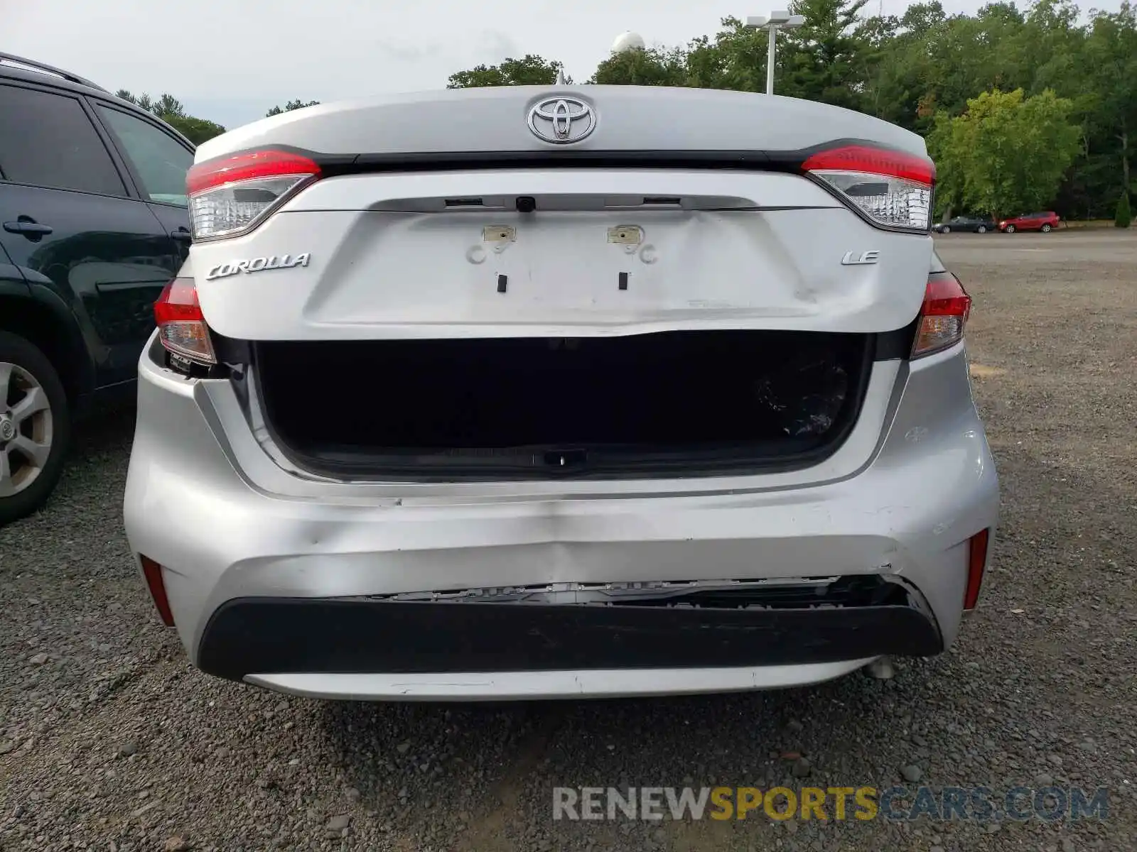 9 Photograph of a damaged car 5YFEPRAE8LP100096 TOYOTA COROLLA 2020