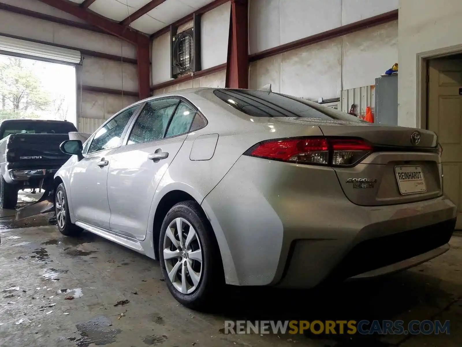 3 Photograph of a damaged car 5YFEPRAE8LP100891 TOYOTA COROLLA 2020