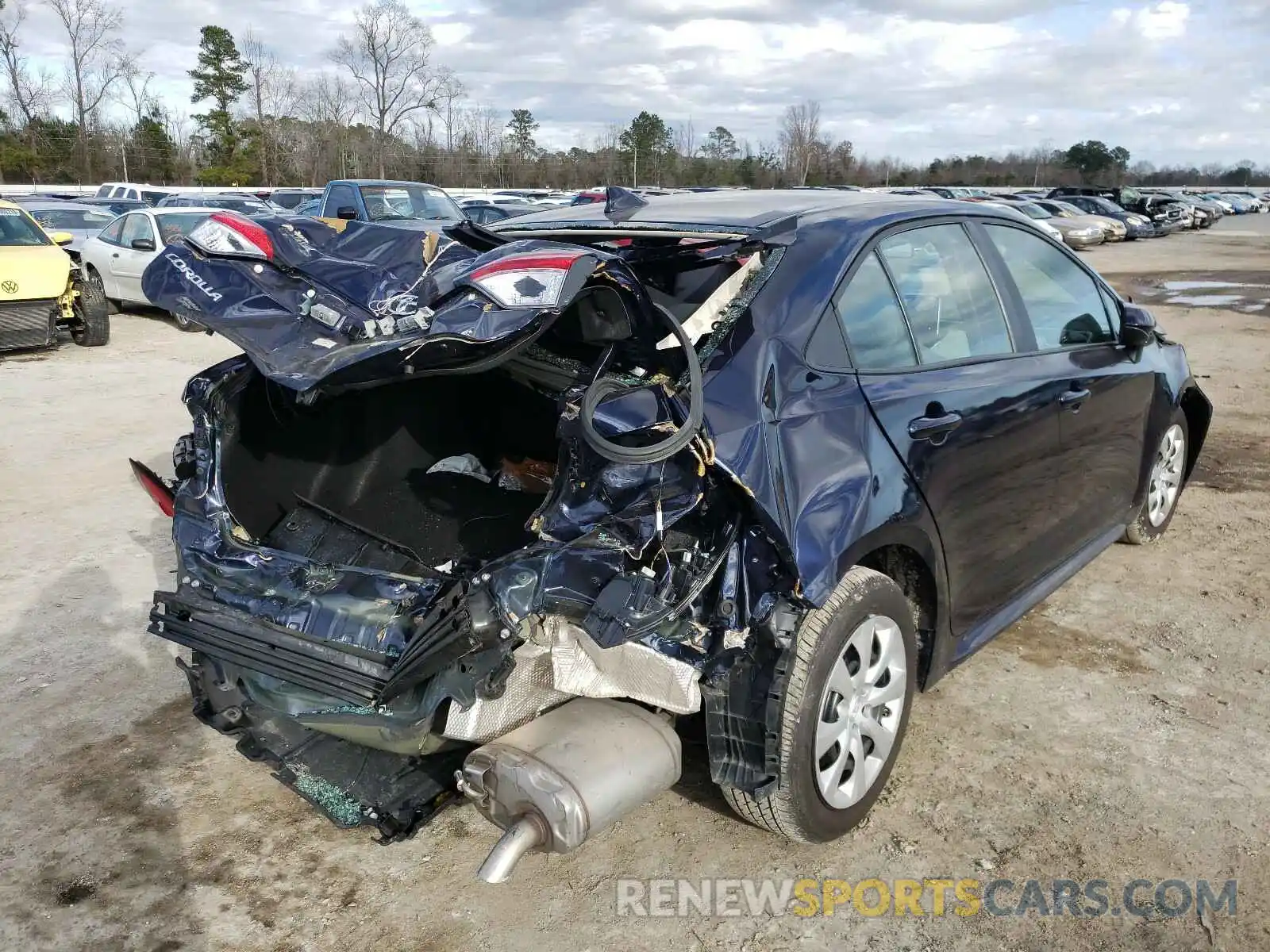 4 Photograph of a damaged car 5YFEPRAE8LP101054 TOYOTA COROLLA 2020