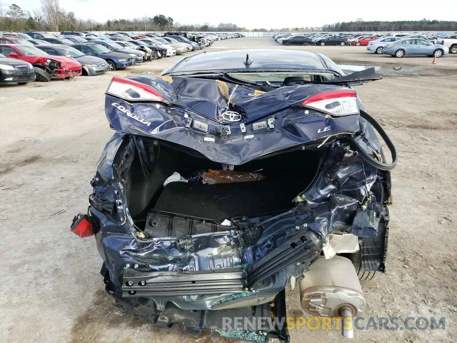 9 Photograph of a damaged car 5YFEPRAE8LP101054 TOYOTA COROLLA 2020