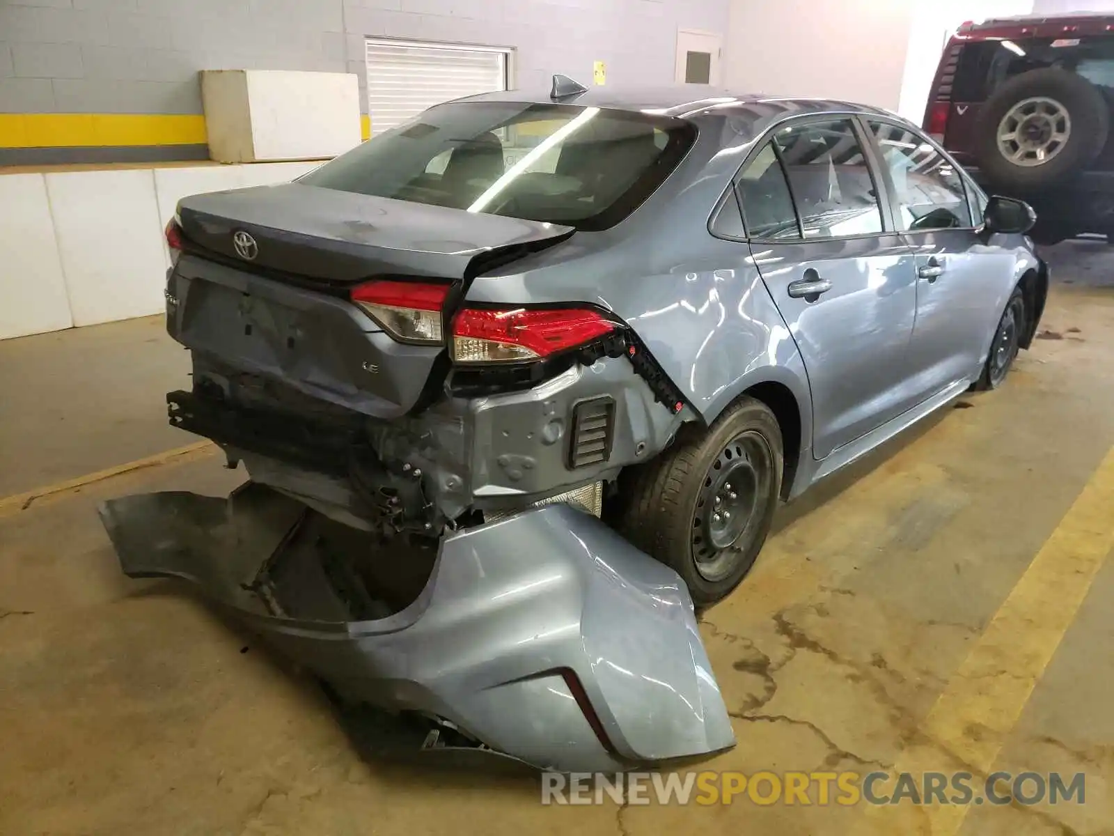 4 Photograph of a damaged car 5YFEPRAE8LP101118 TOYOTA COROLLA 2020