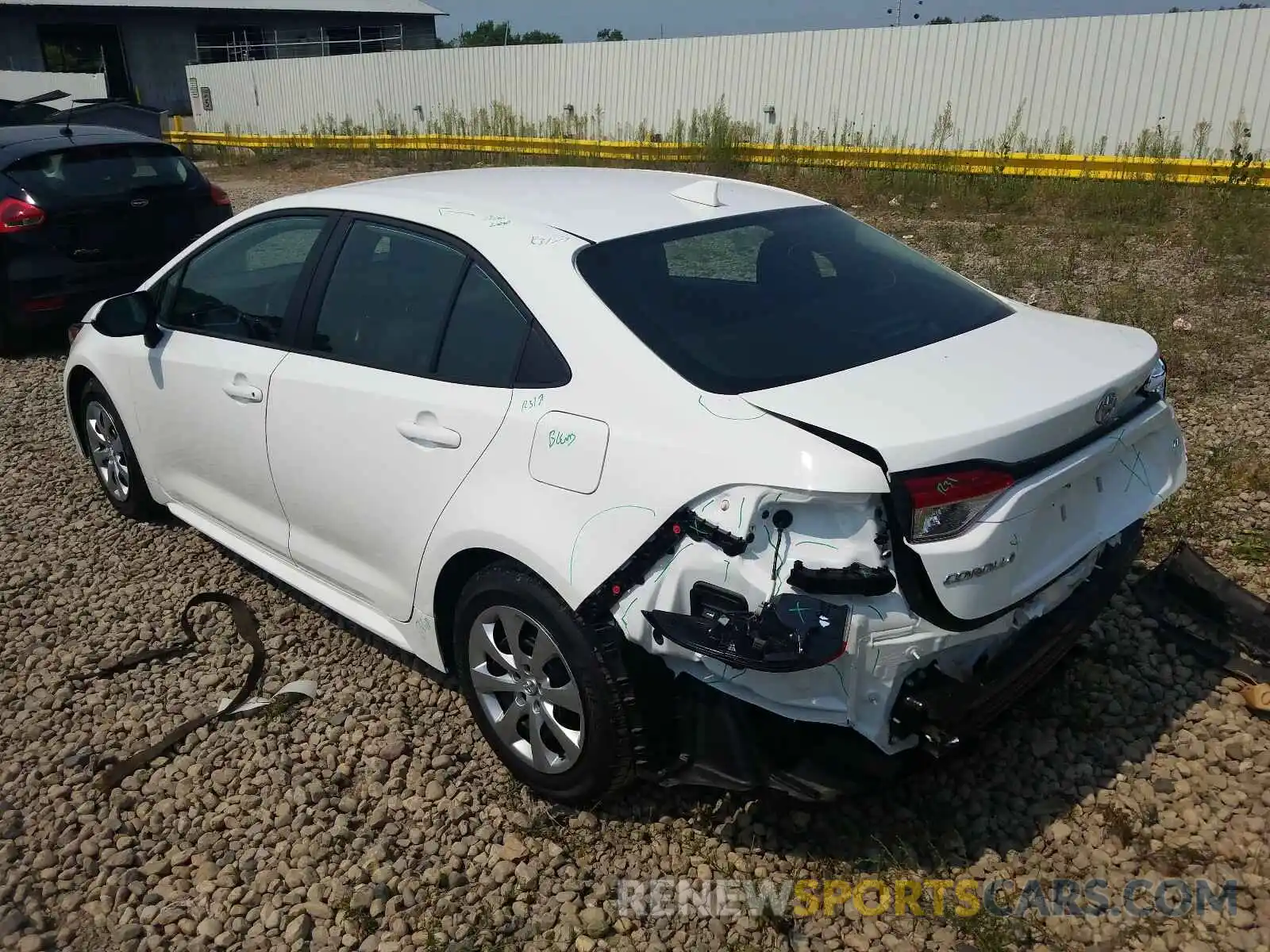 3 Photograph of a damaged car 5YFEPRAE8LP101510 TOYOTA COROLLA 2020