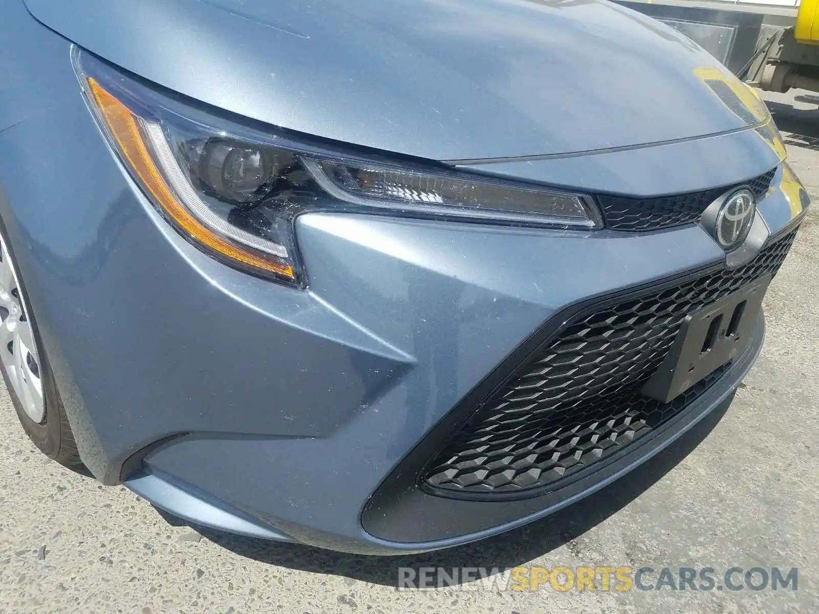 9 Photograph of a damaged car 5YFEPRAE8LP103872 TOYOTA COROLLA 2020