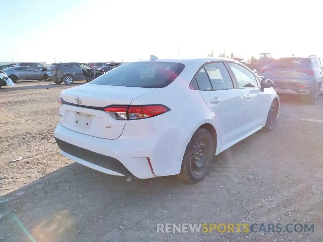 4 Photograph of a damaged car 5YFEPRAE8LP103905 TOYOTA COROLLA 2020