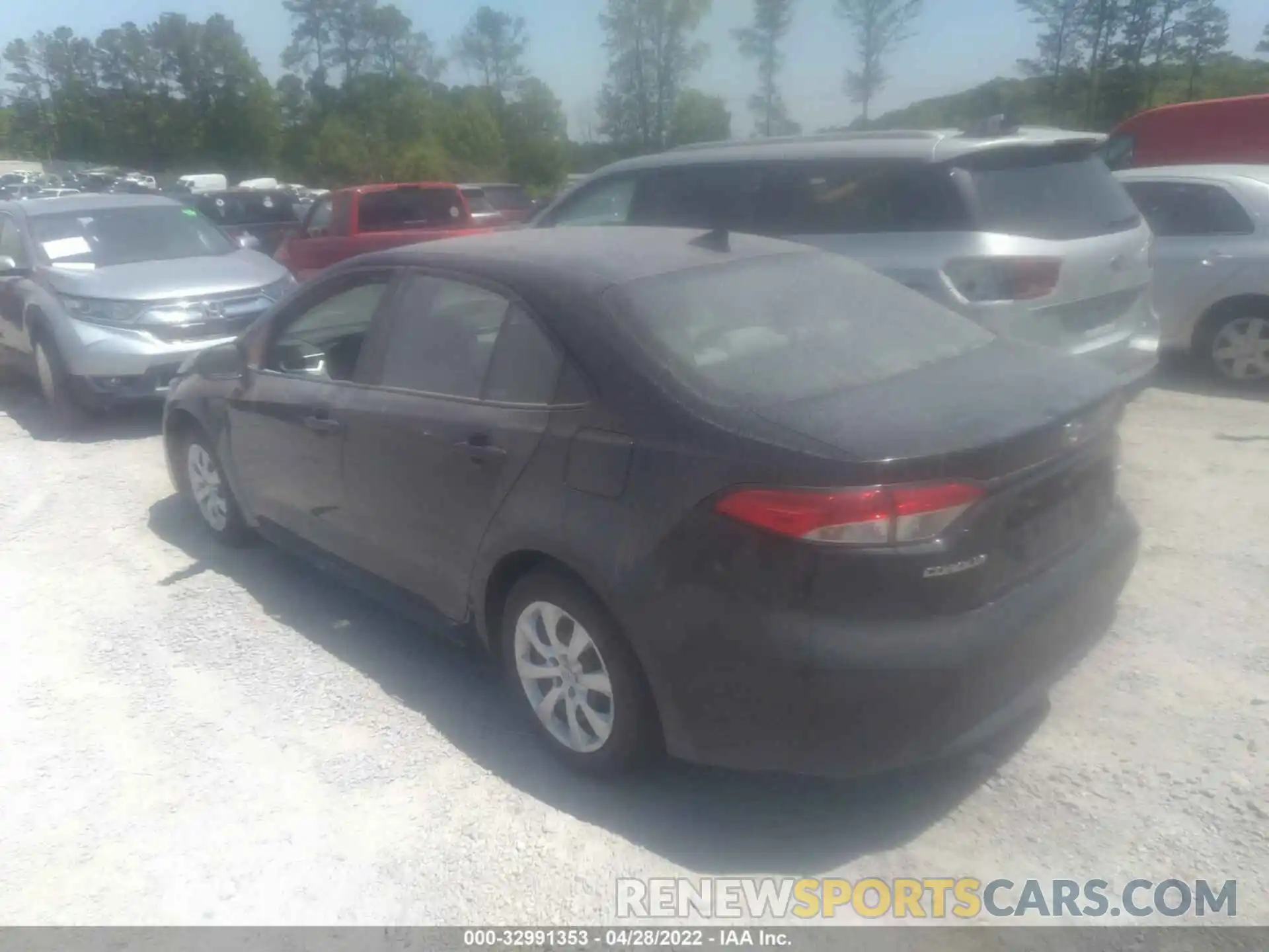 3 Photograph of a damaged car 5YFEPRAE8LP105525 TOYOTA COROLLA 2020