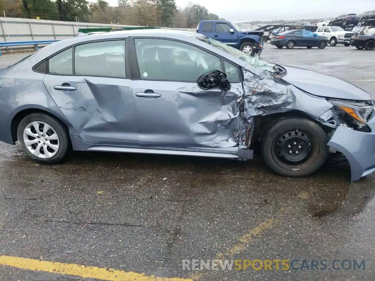 9 Photograph of a damaged car 5YFEPRAE8LP105587 TOYOTA COROLLA 2020