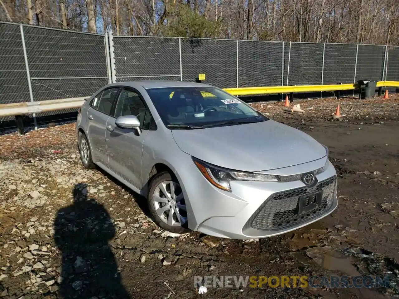 1 Photograph of a damaged car 5YFEPRAE8LP107050 TOYOTA COROLLA 2020