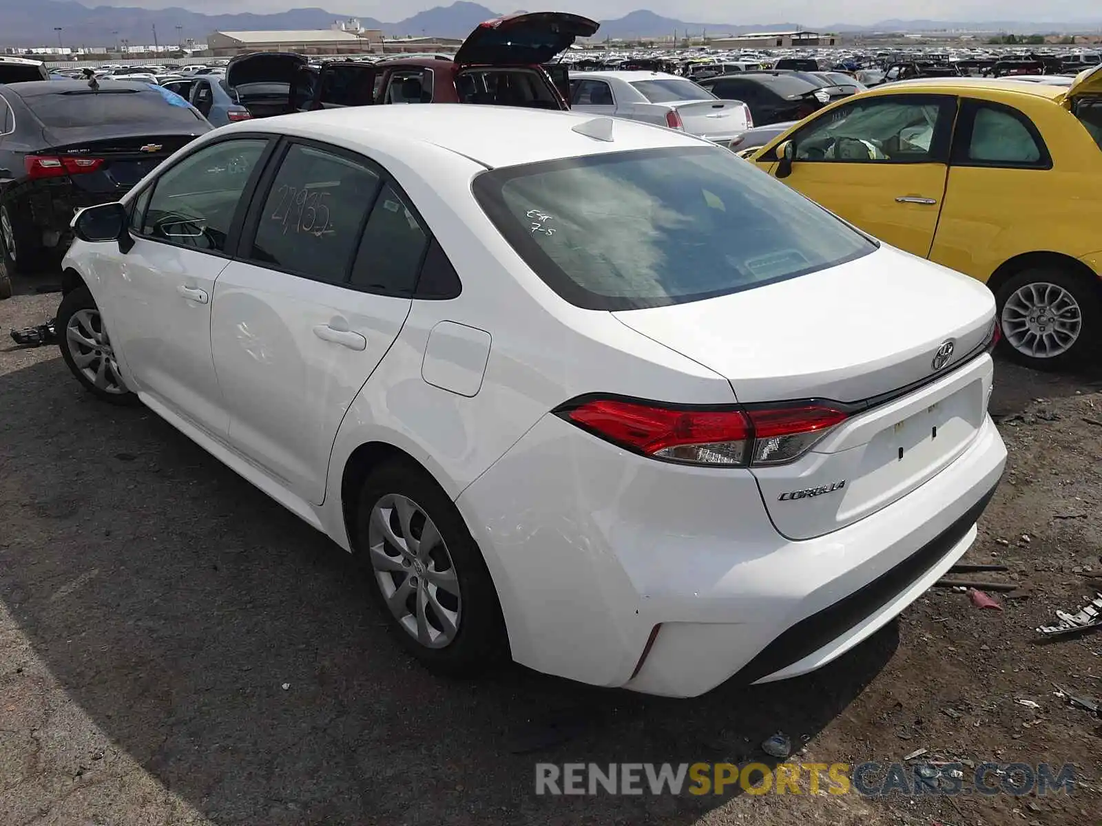 3 Photograph of a damaged car 5YFEPRAE8LP107761 TOYOTA COROLLA 2020