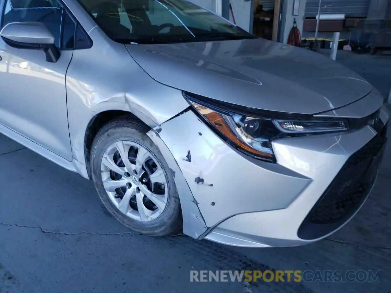 9 Photograph of a damaged car 5YFEPRAE8LP108554 TOYOTA COROLLA 2020