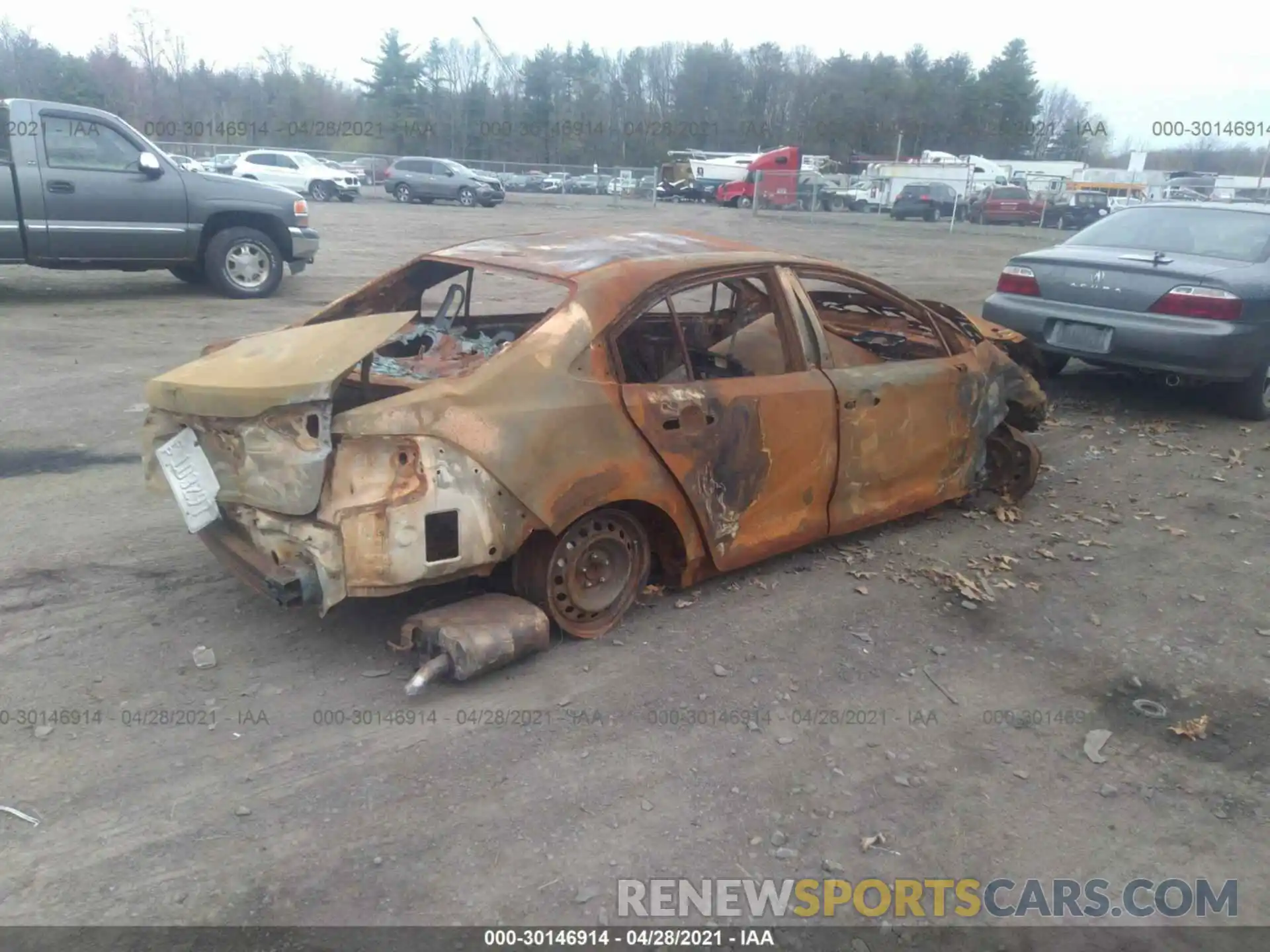 4 Photograph of a damaged car 5YFEPRAE8LP108831 TOYOTA COROLLA 2020