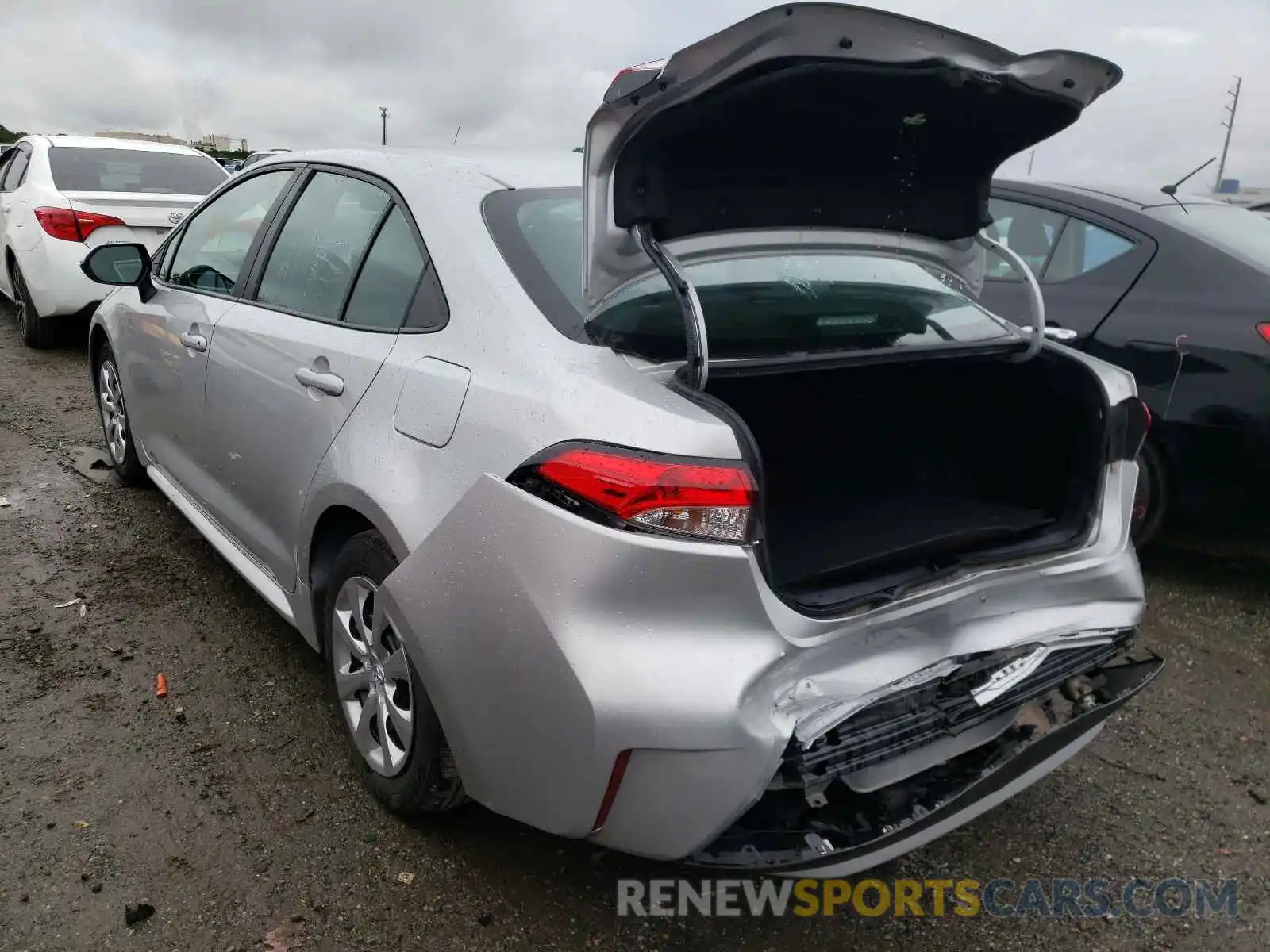 3 Photograph of a damaged car 5YFEPRAE8LP110739 TOYOTA COROLLA 2020